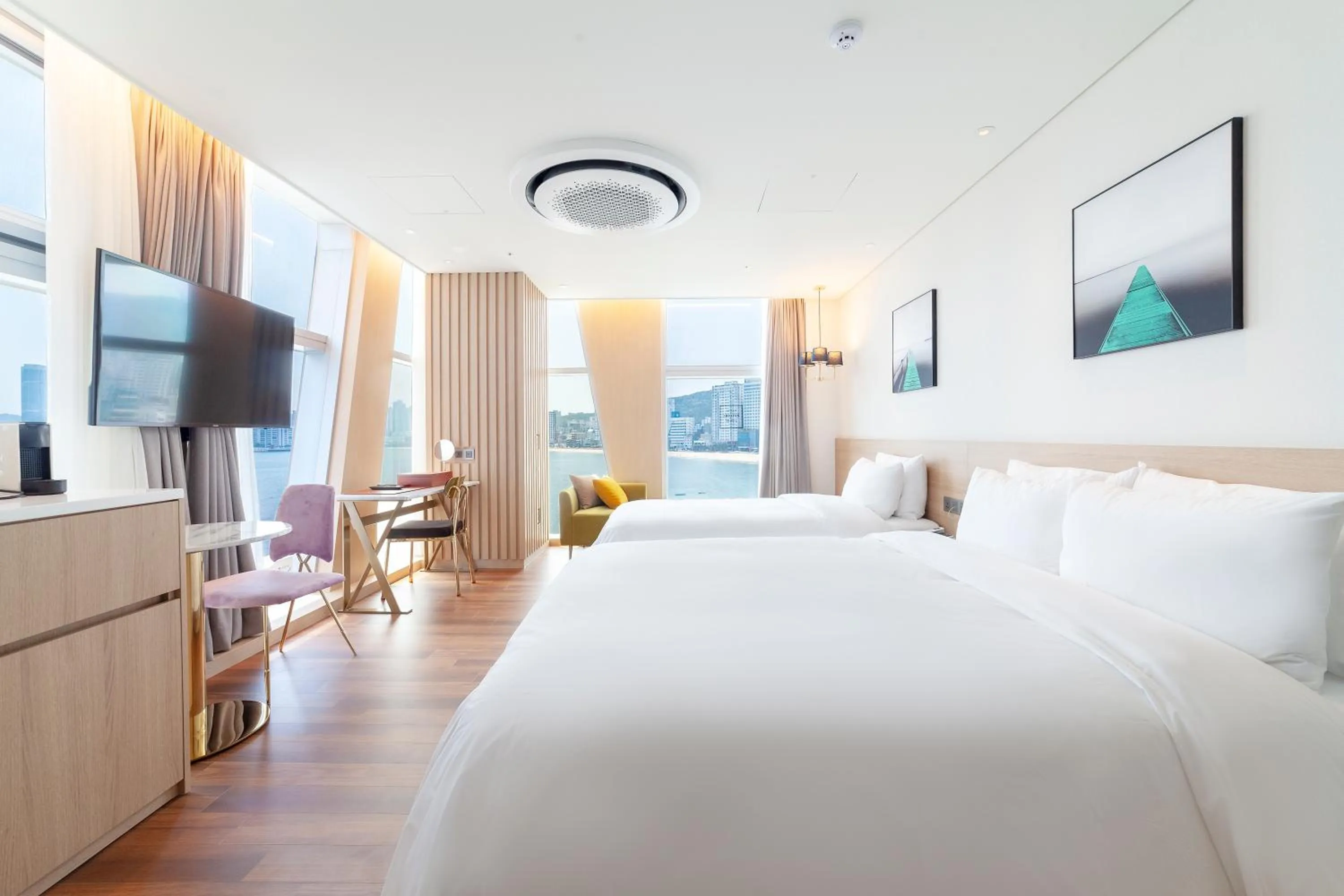 Property building, Bed in Ocean 2Heaven Hotel Busan