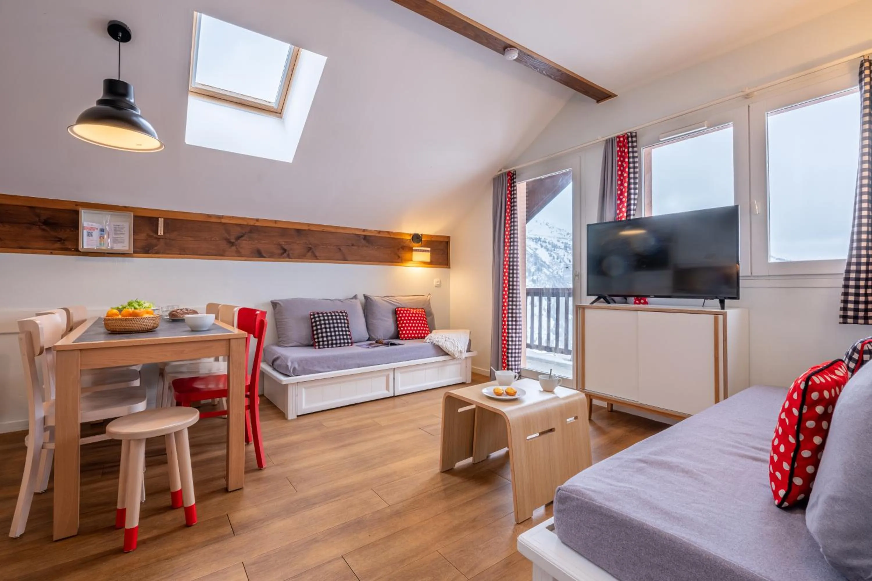 Communal lounge/ TV room, Bed in Résidence Pierre & Vacances Le Thabor