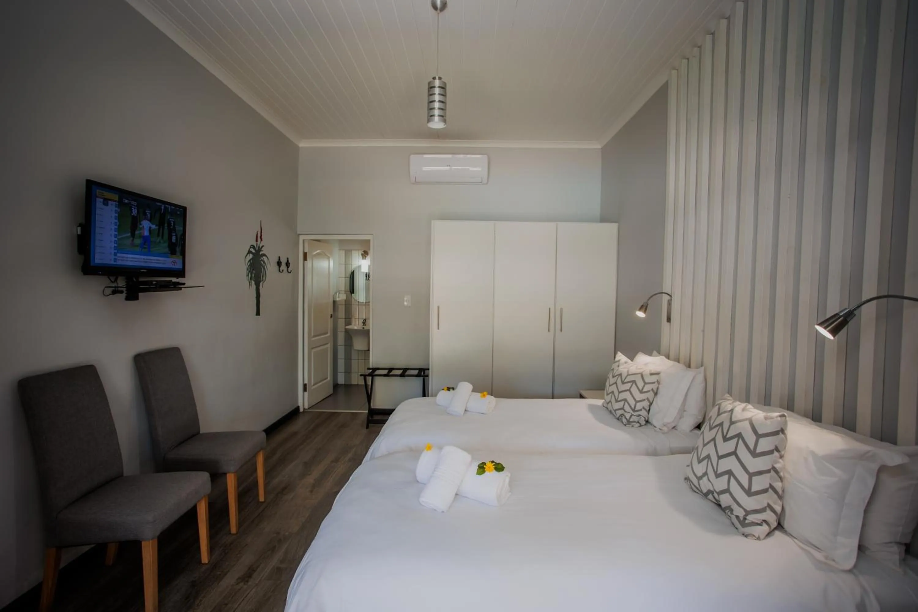 Bed in Aan de Eike Guest House