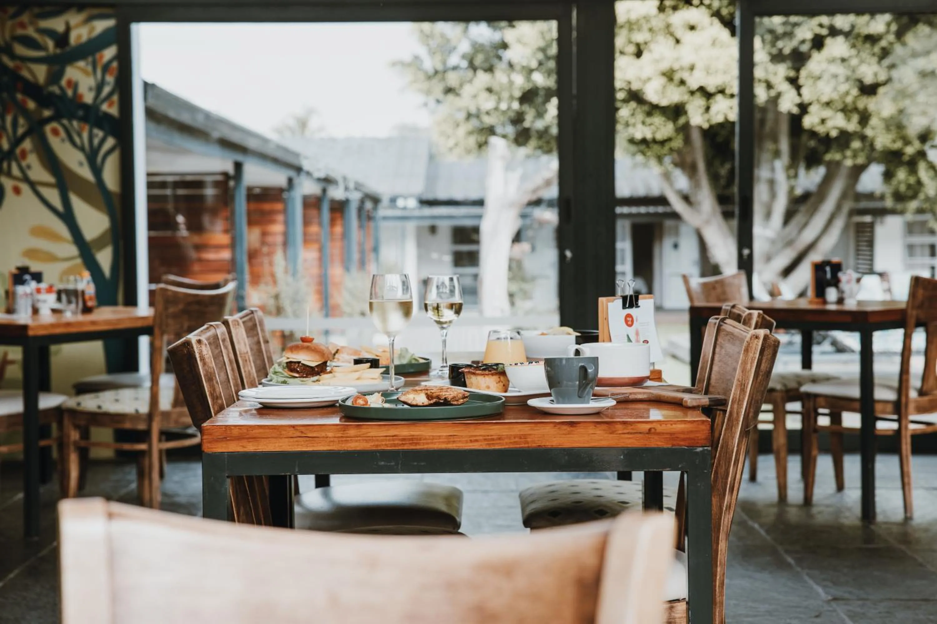 Restaurant/places to eat in Aan de Eike Guest House