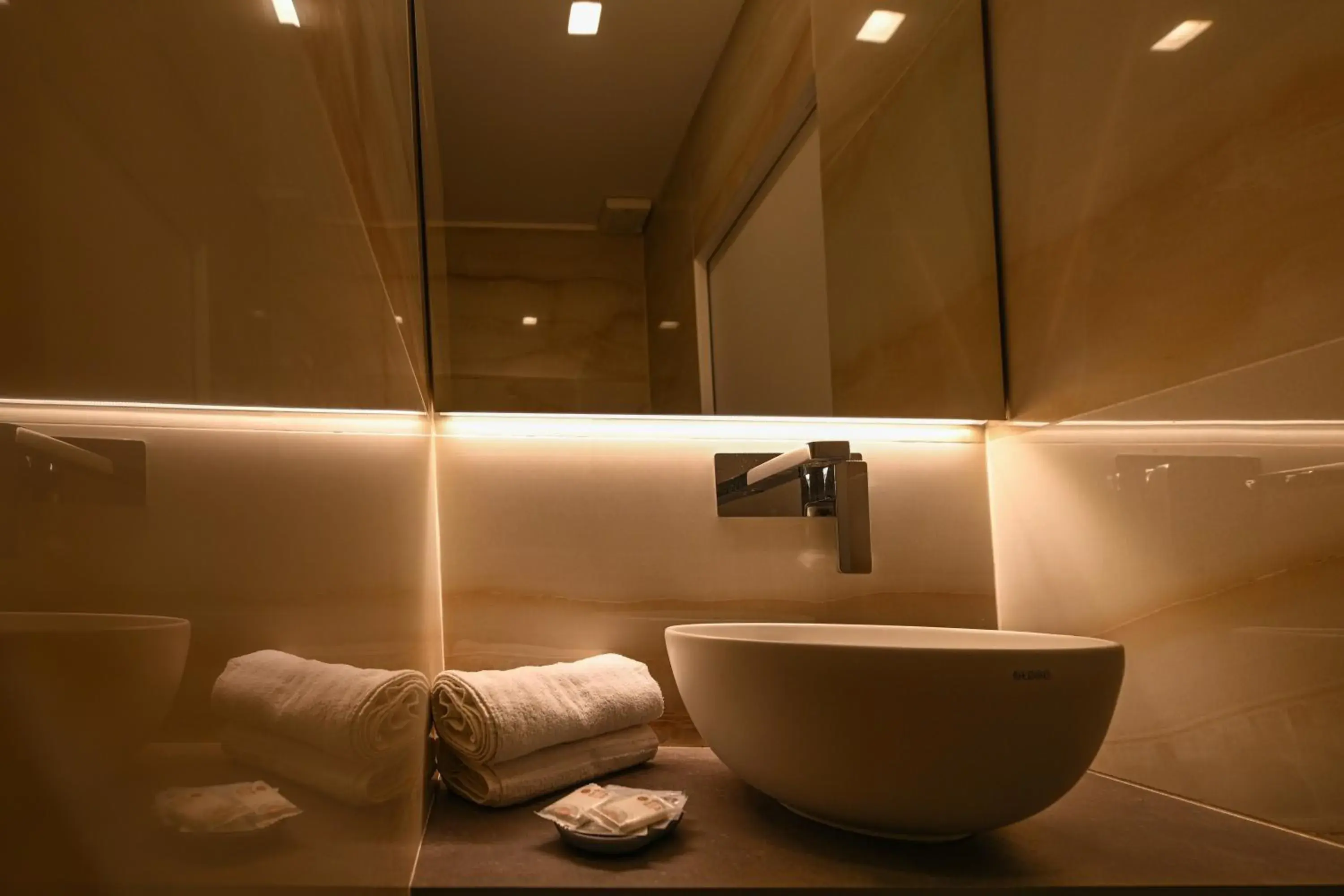 Double or Twin Room with Private Bathroom in Hotel La Rosa Double or Twin Room with Private Bathroom in Hotel La Rosa