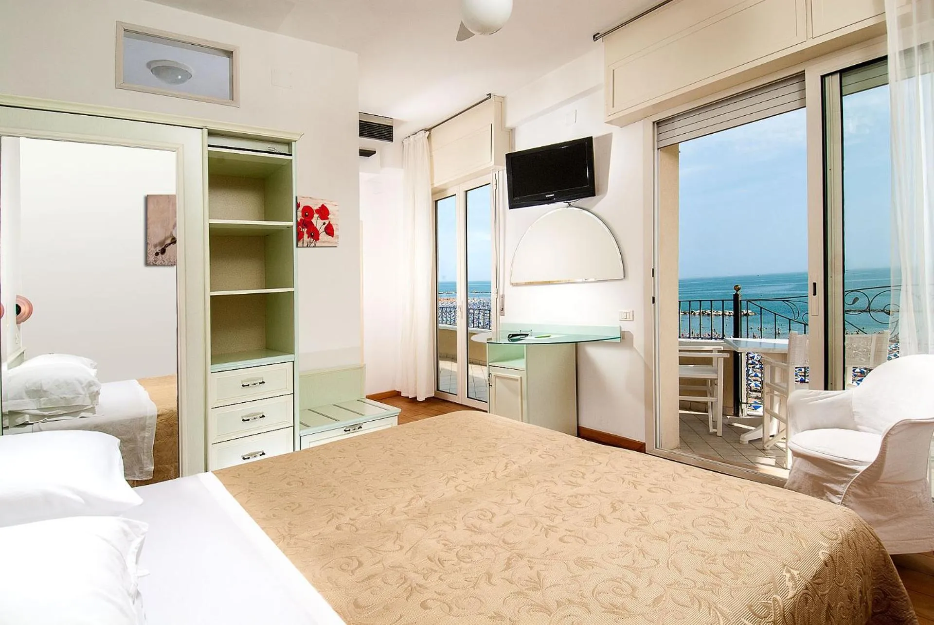 Bed in Hotel La Rosa