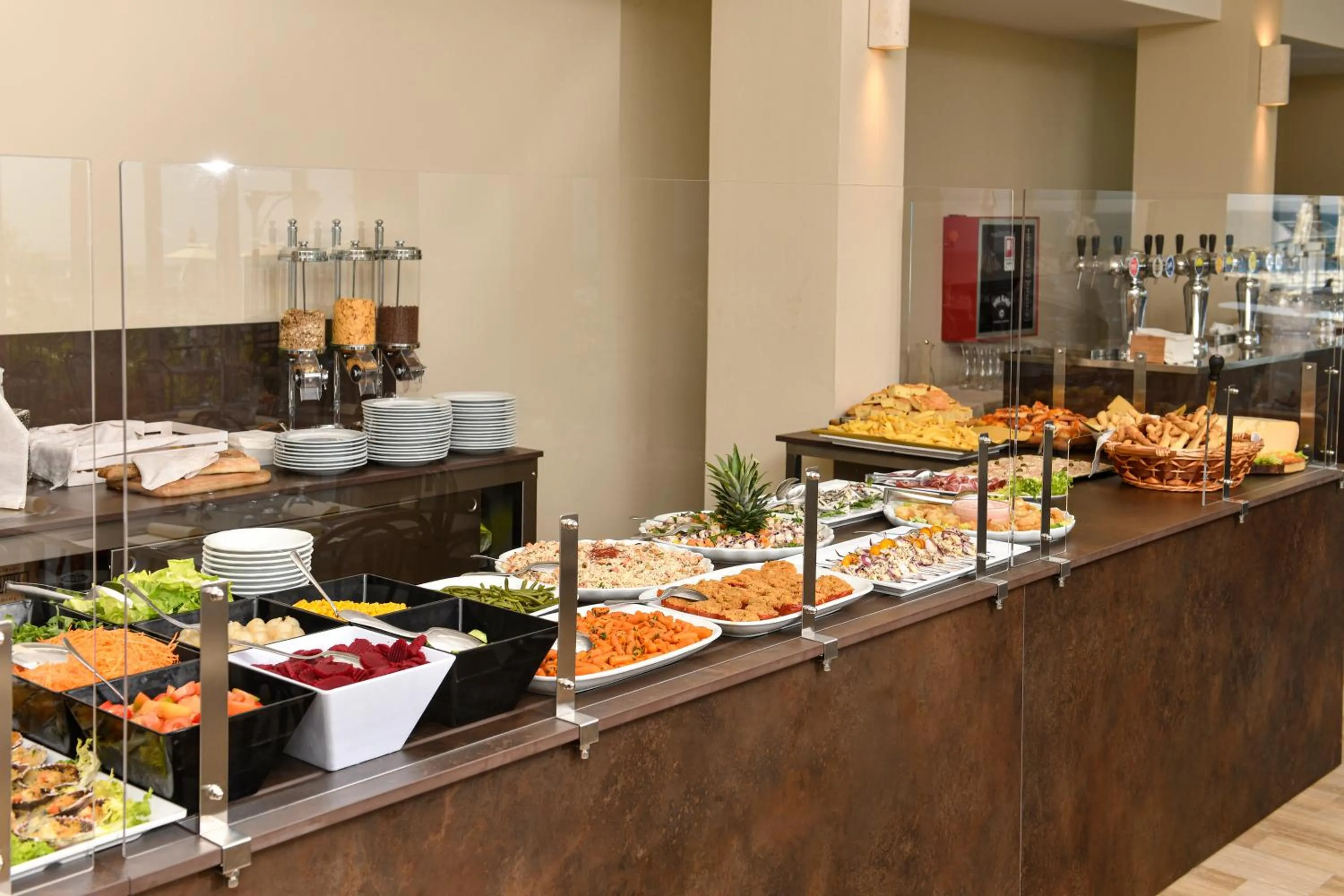 Restaurant/places to eat in Hotel La Rosa