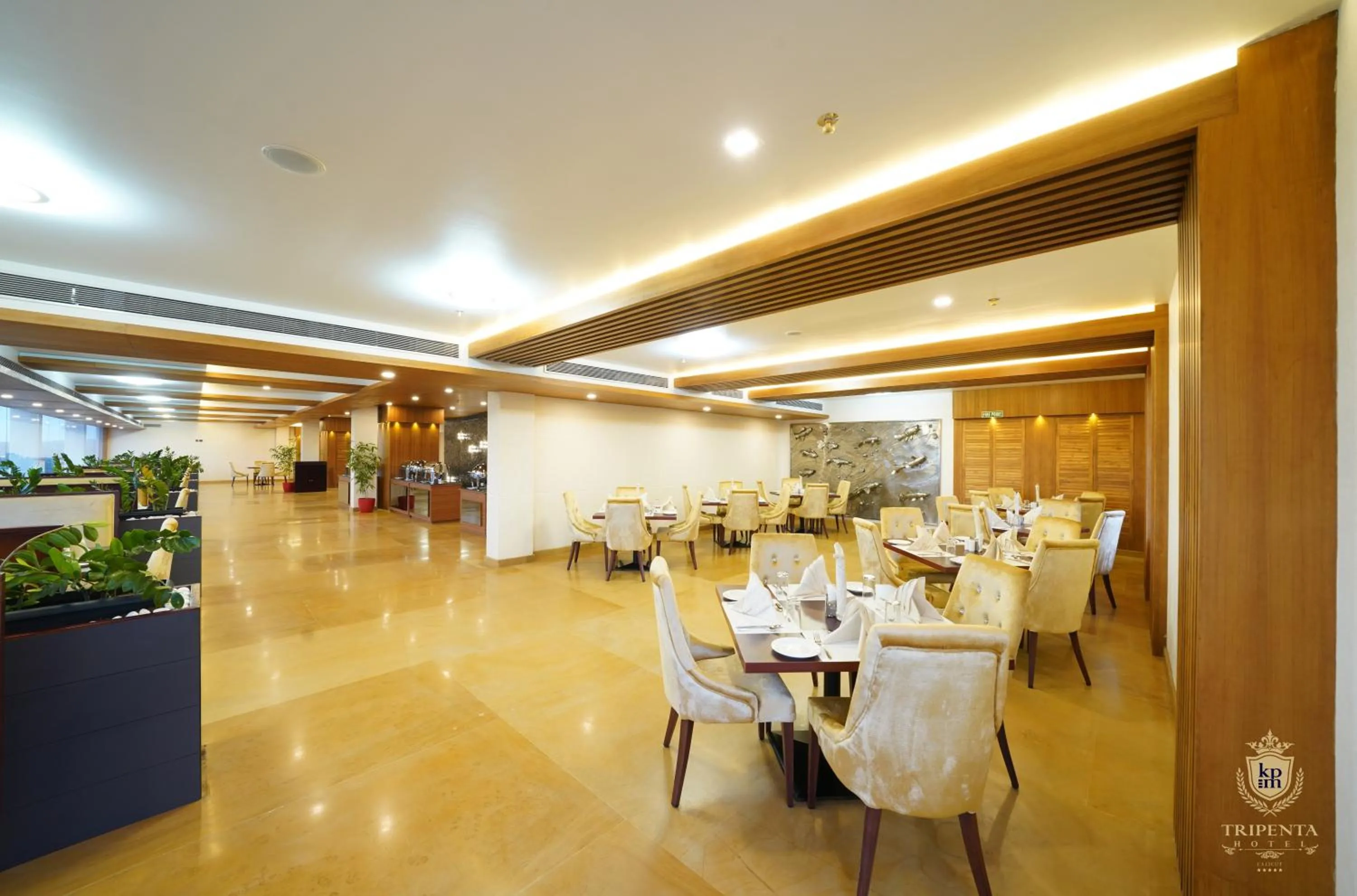 Restaurant/places to eat in KPM TRIPENTA HOTEL