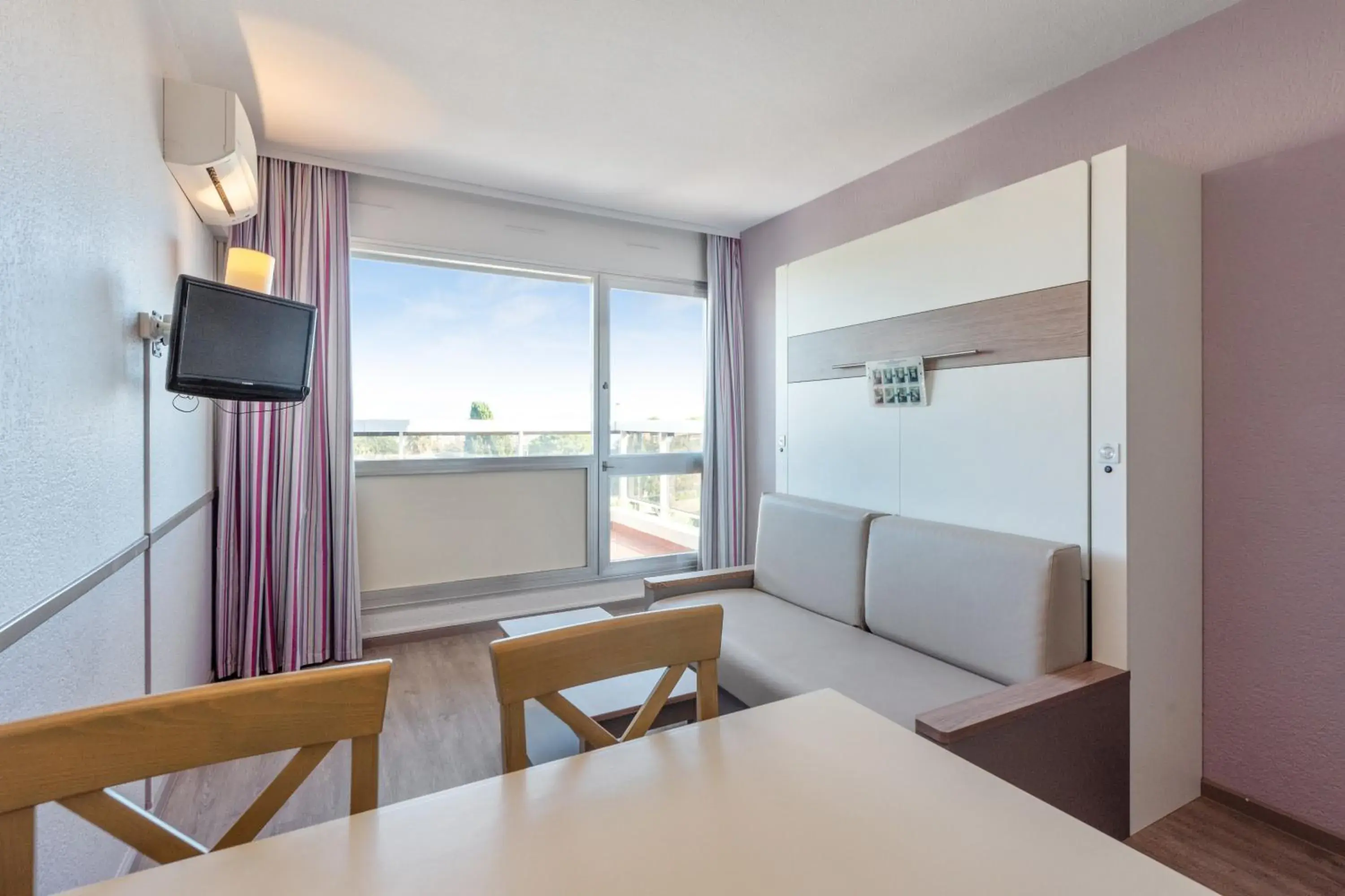 Studio with Sleeping Alcove and Air Conditioning (4 People) - Sea View in Résidence Pierre & Vacances La Rostagne Studio with Sleeping Alcove and Air Conditioning (4 People) - Sea View in Résidence Pierre & Vacances La Rostagne