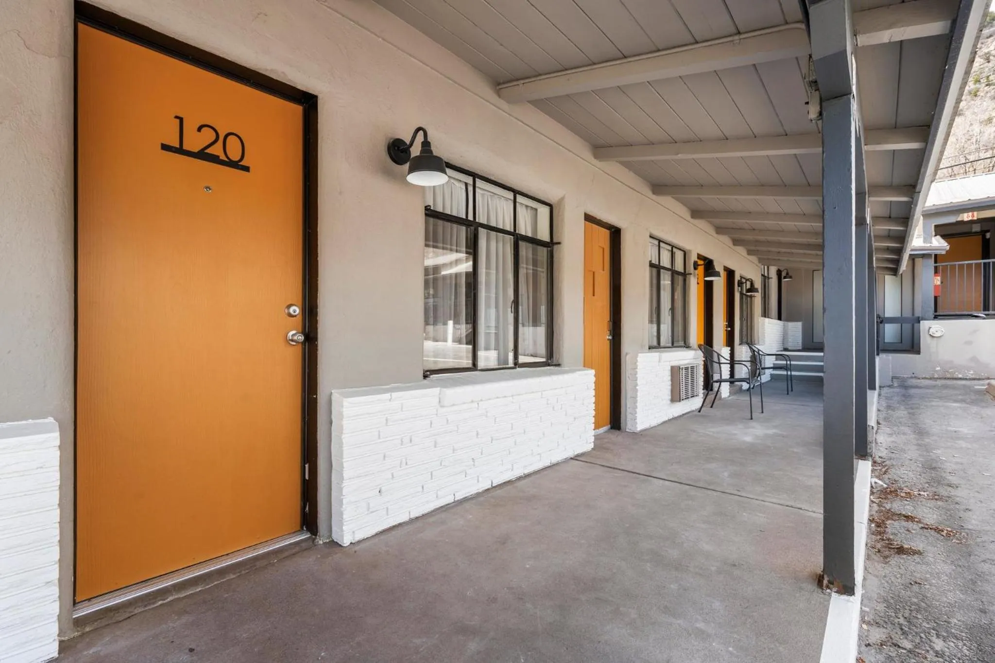 Facade/entrance in Adventure Inn Durango