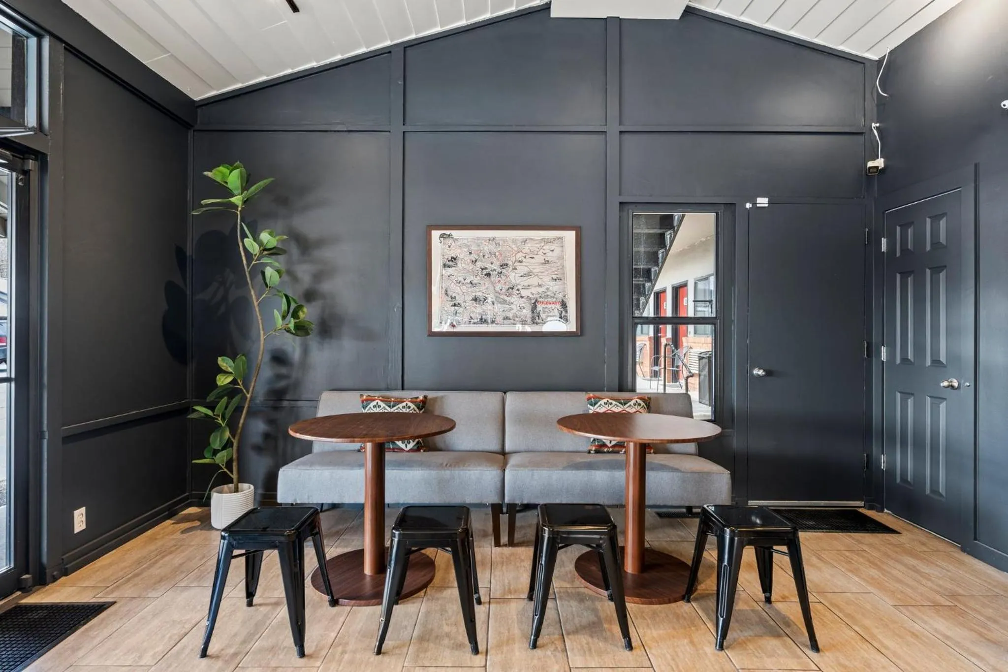 Communal lounge/ TV room in Adventure Inn Durango