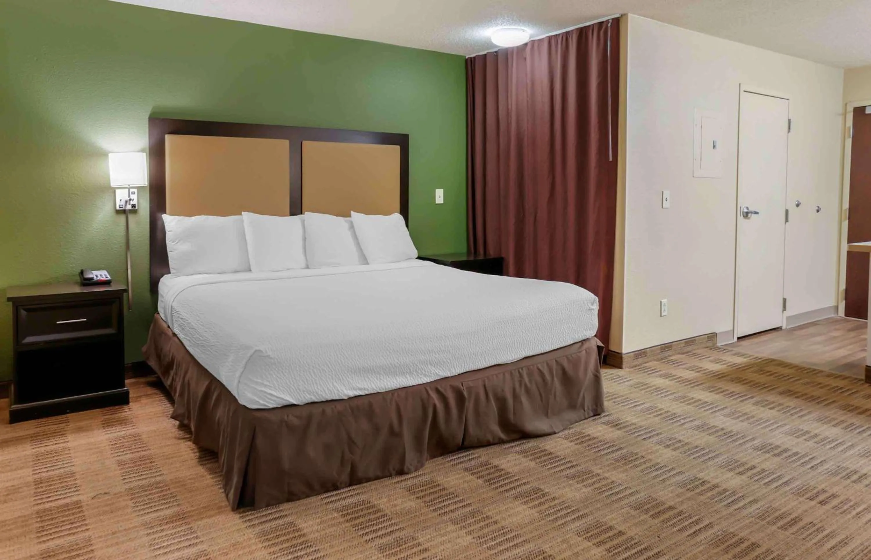Bedroom, Bed in Extended Stay America Suites - Columbus - NE - I-270