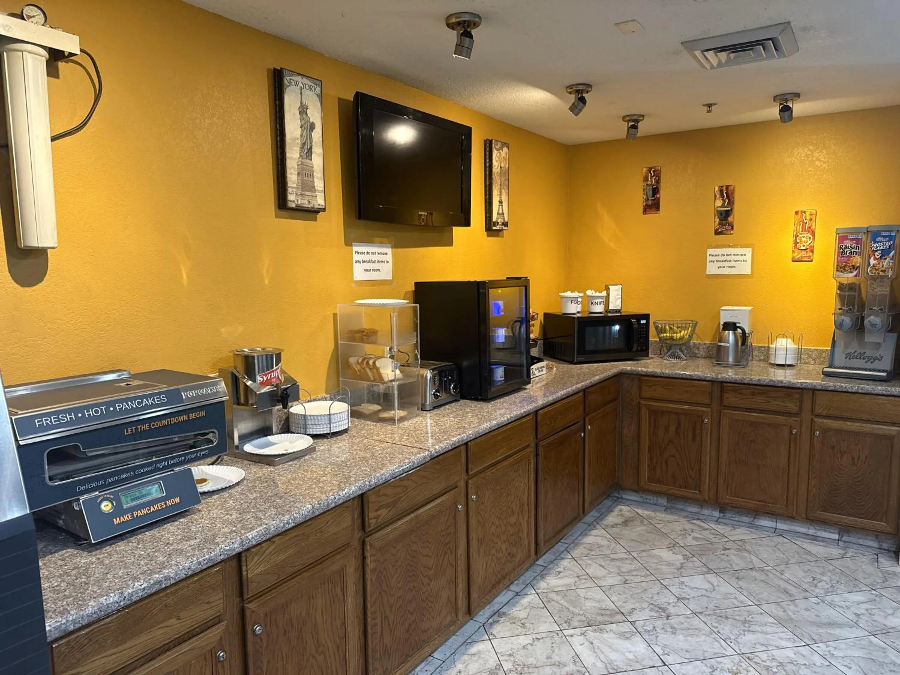 Breakfast in Super 8 by Wyndham Irving DFW Airport/South