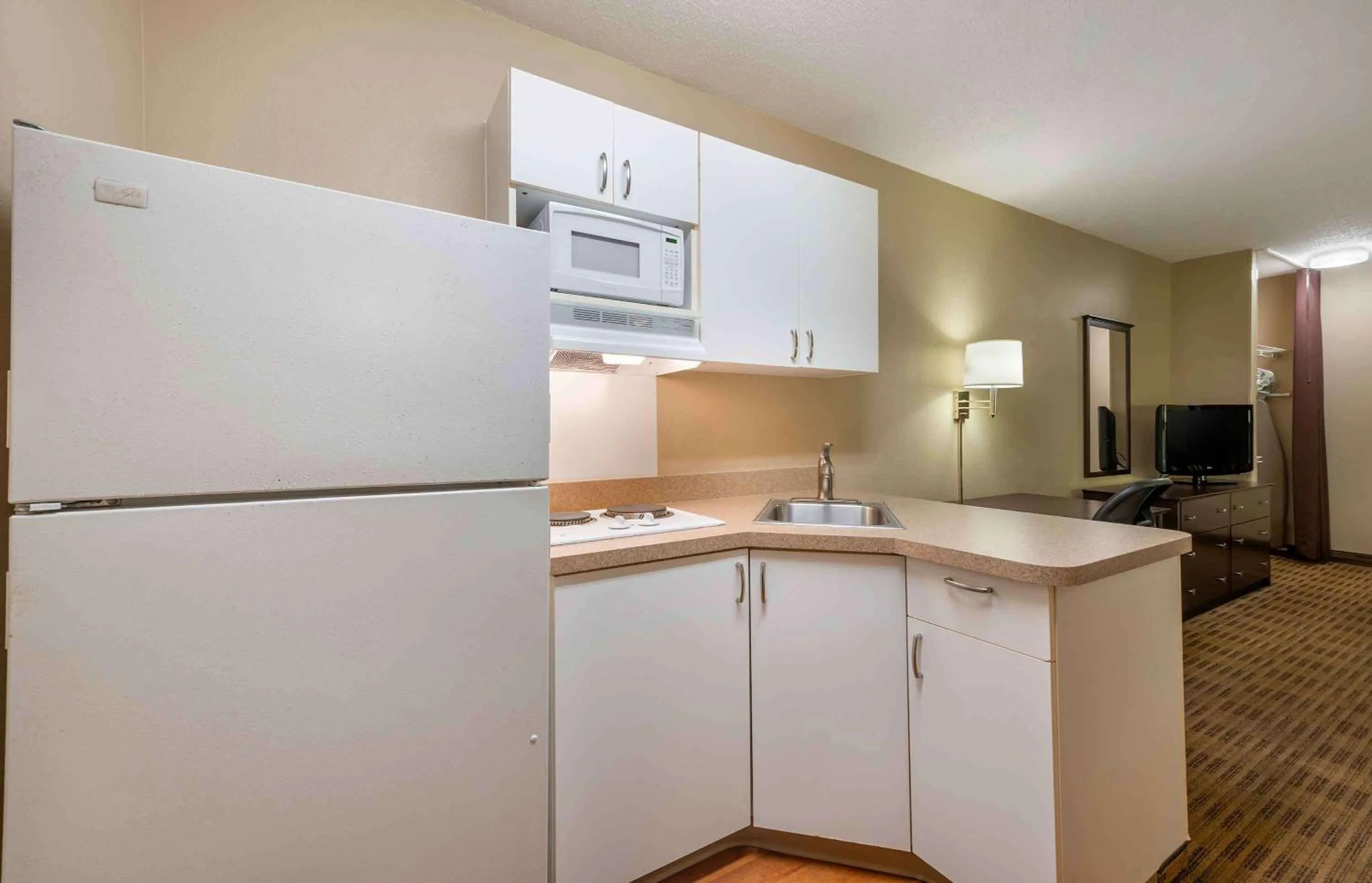 Kitchen or kitchenette in Extended Stay America Select Suites - Peoria - North