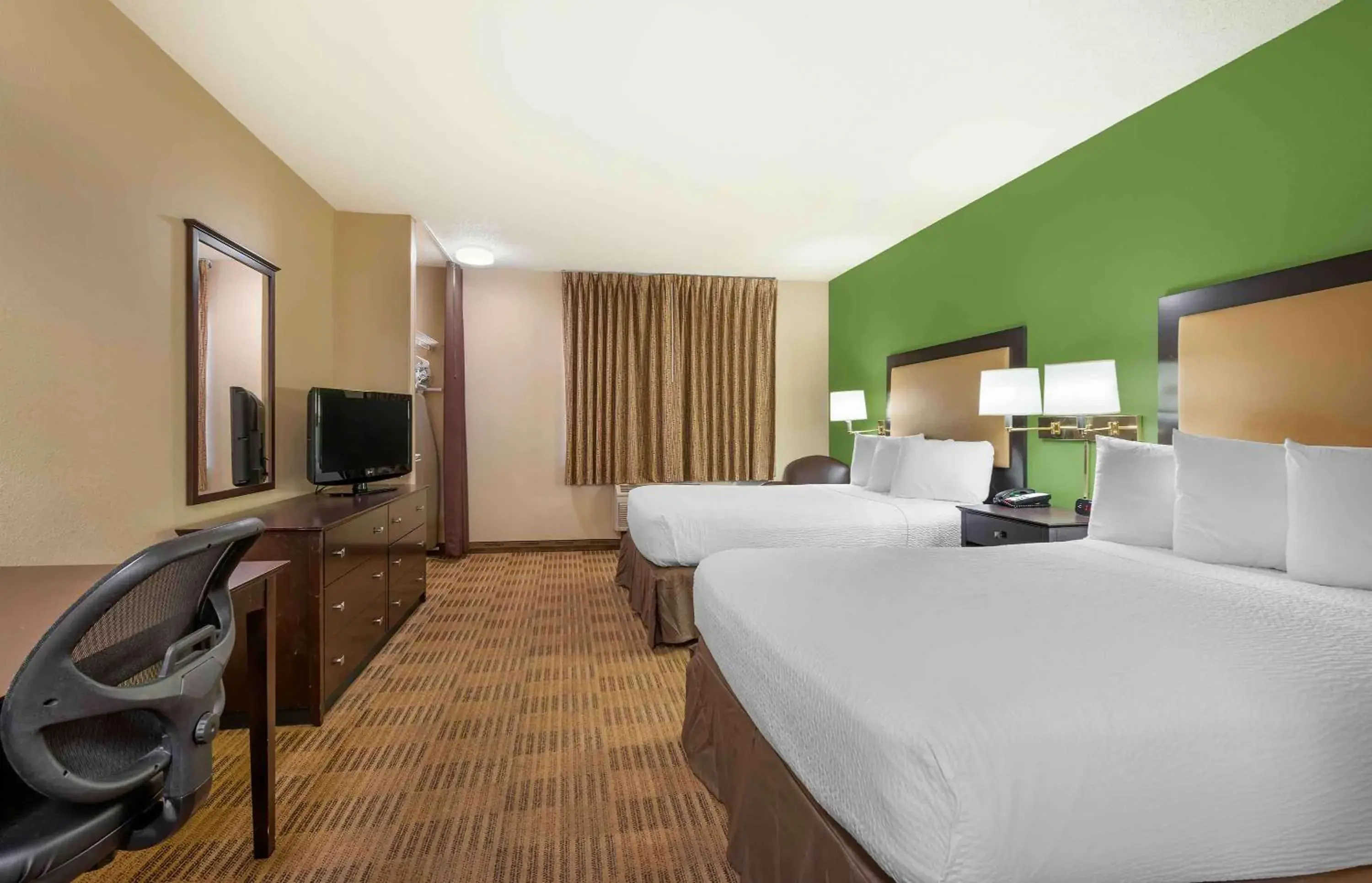 Bedroom, Bed in Extended Stay America Select Suites - Peoria - North Bedroom, Bed in Extended Stay America Select Suites - Peoria - North