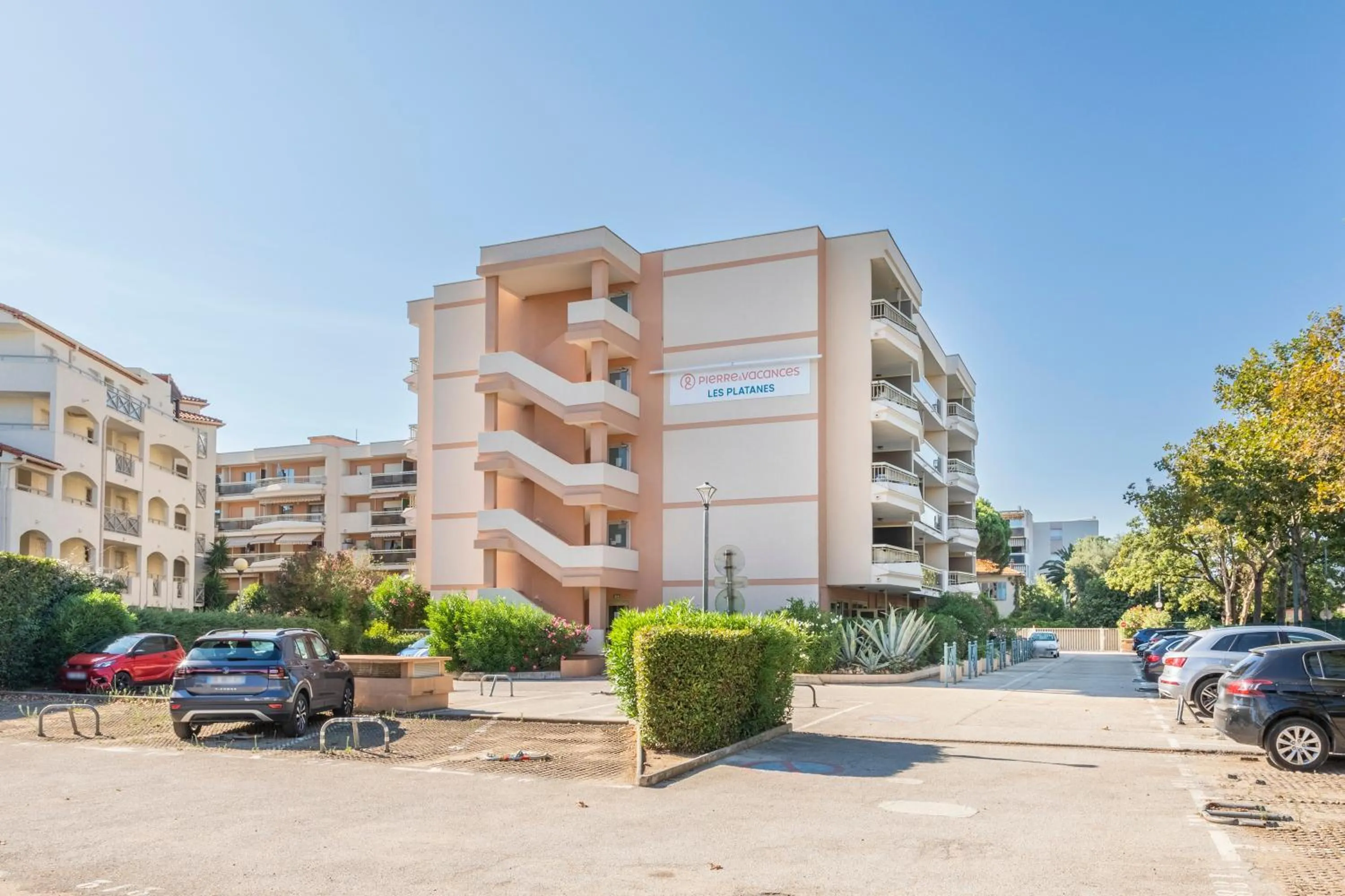 Property building in Résidence Pierre & Vacances Les Platanes