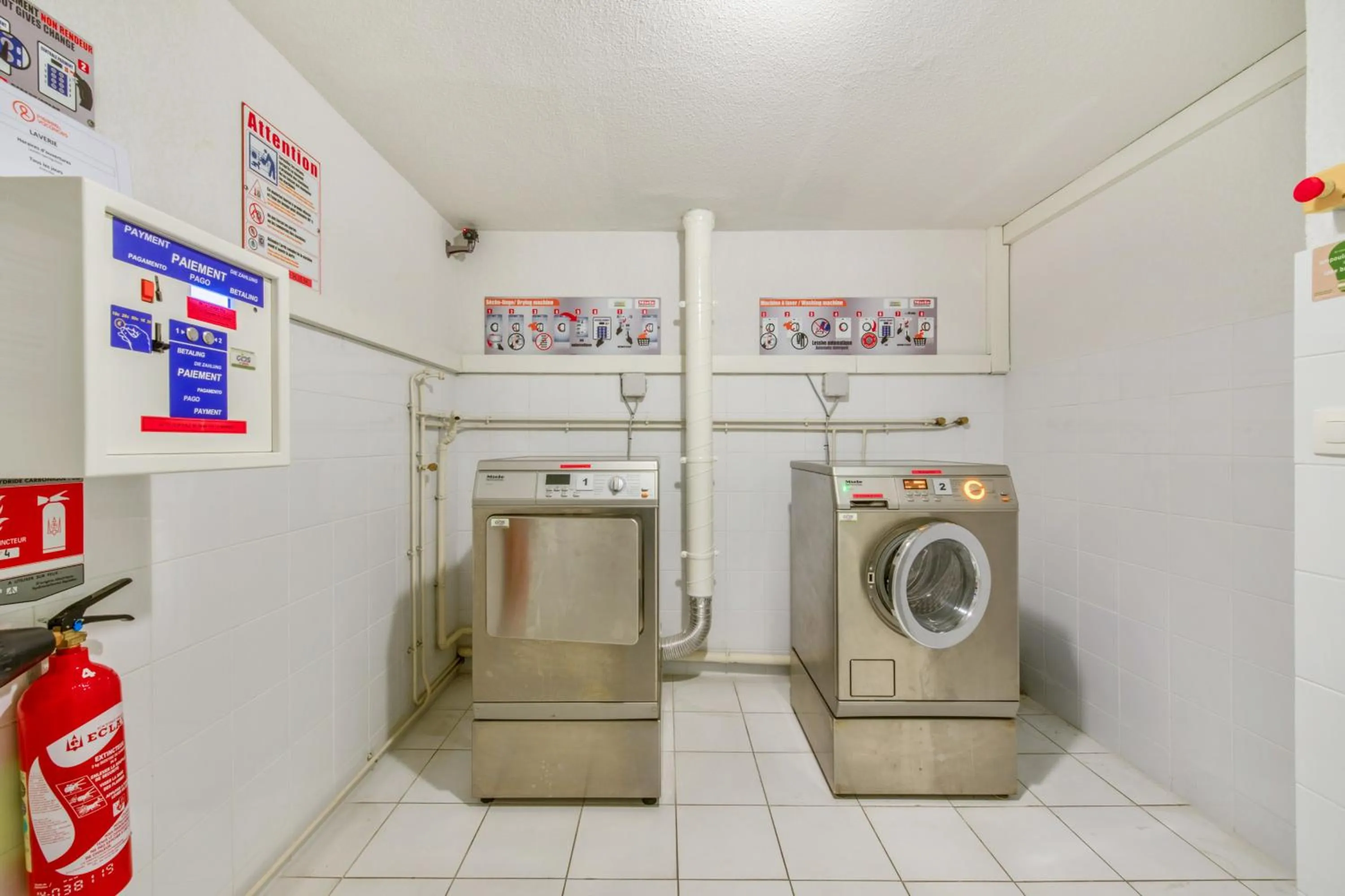 washing machine in Résidence Pierre & Vacances Les Platanes