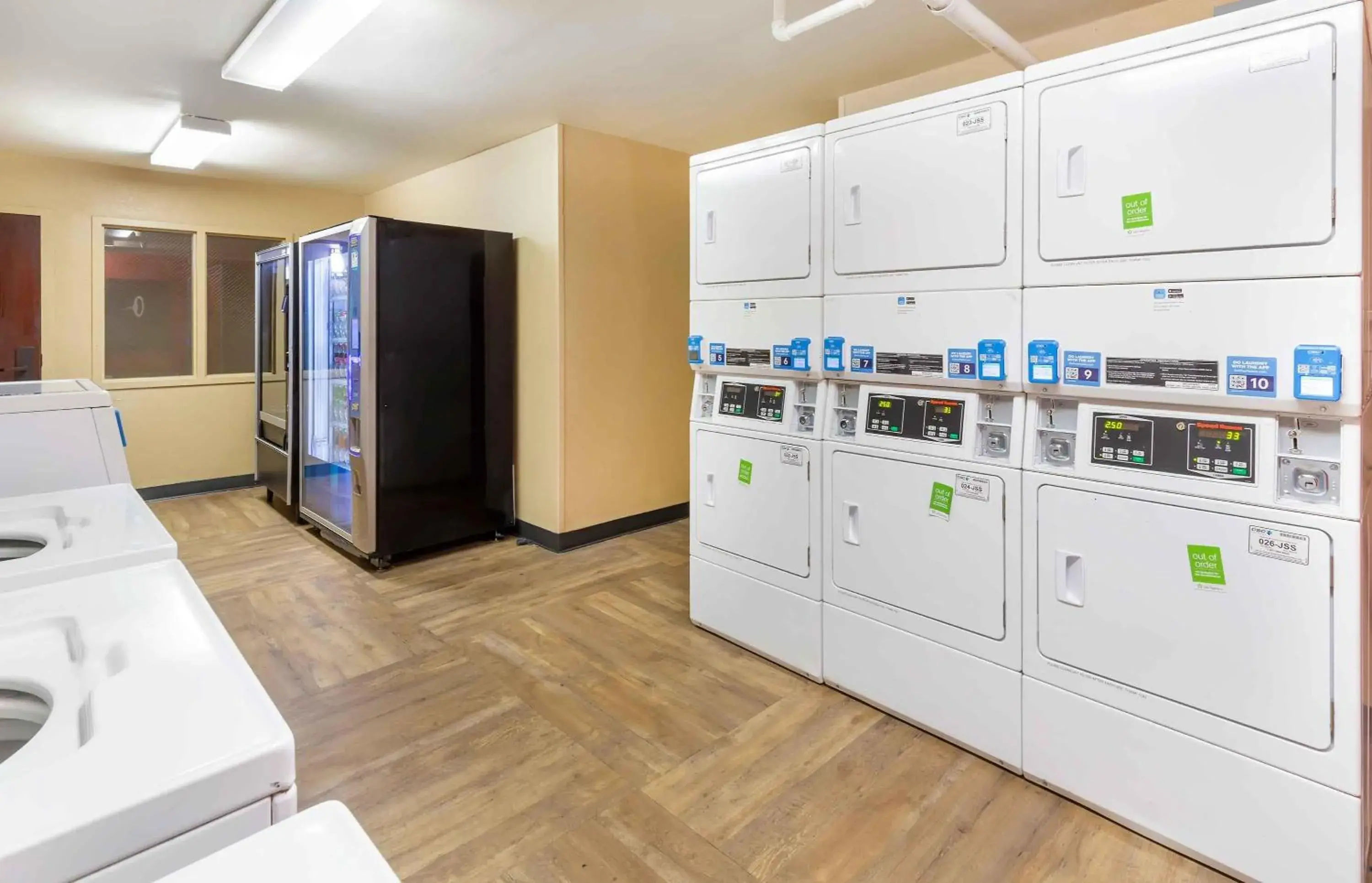 Property building in Extended Stay America Suites - Wilmington - New Centre Drive Property building in Extended Stay America Suites - Wilmington - New Centre Drive