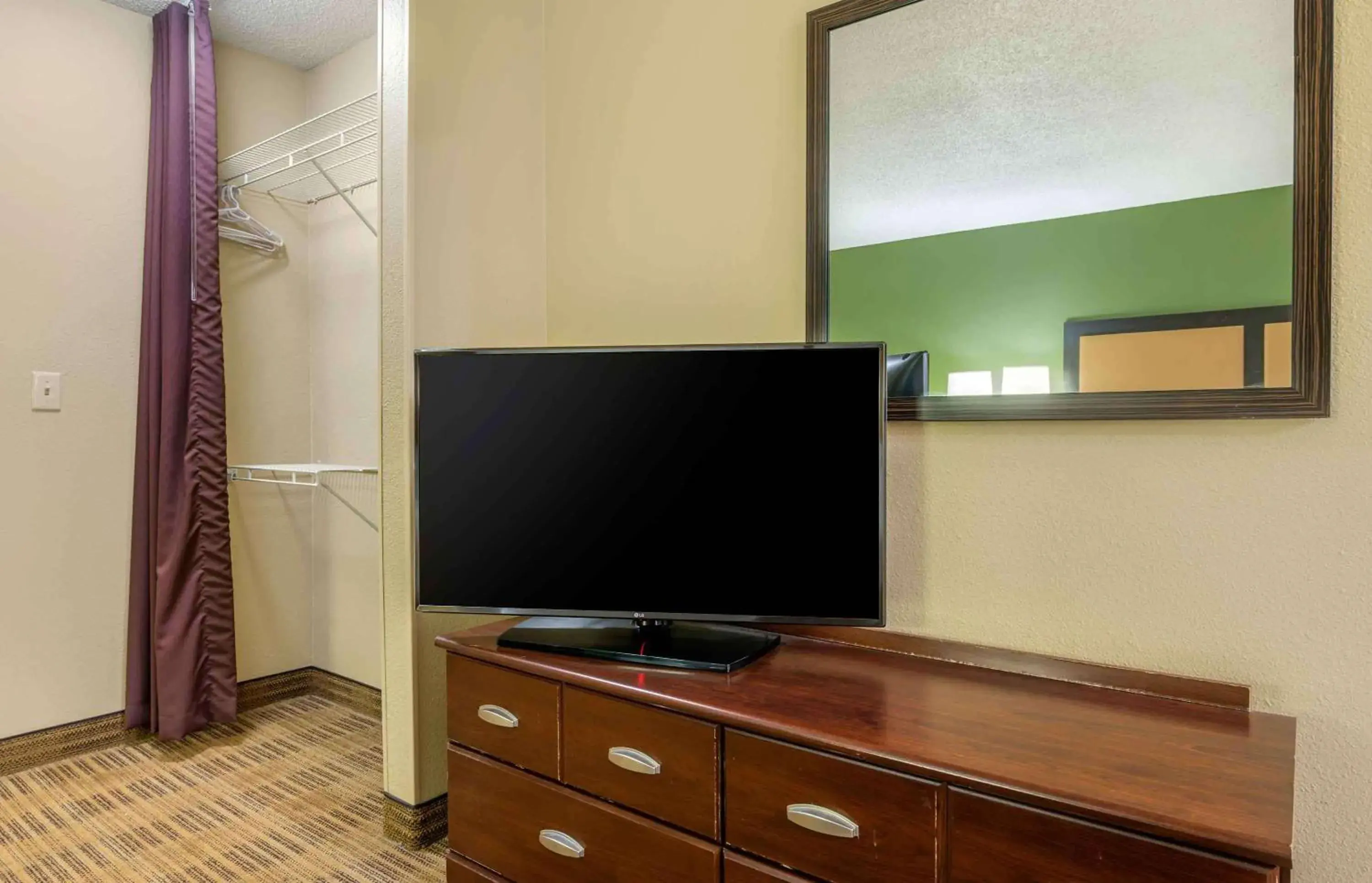 Bedroom in Extended Stay America Suites - South Bend - Mishawaka - North Bedroom in Extended Stay America Suites - South Bend - Mishawaka - North