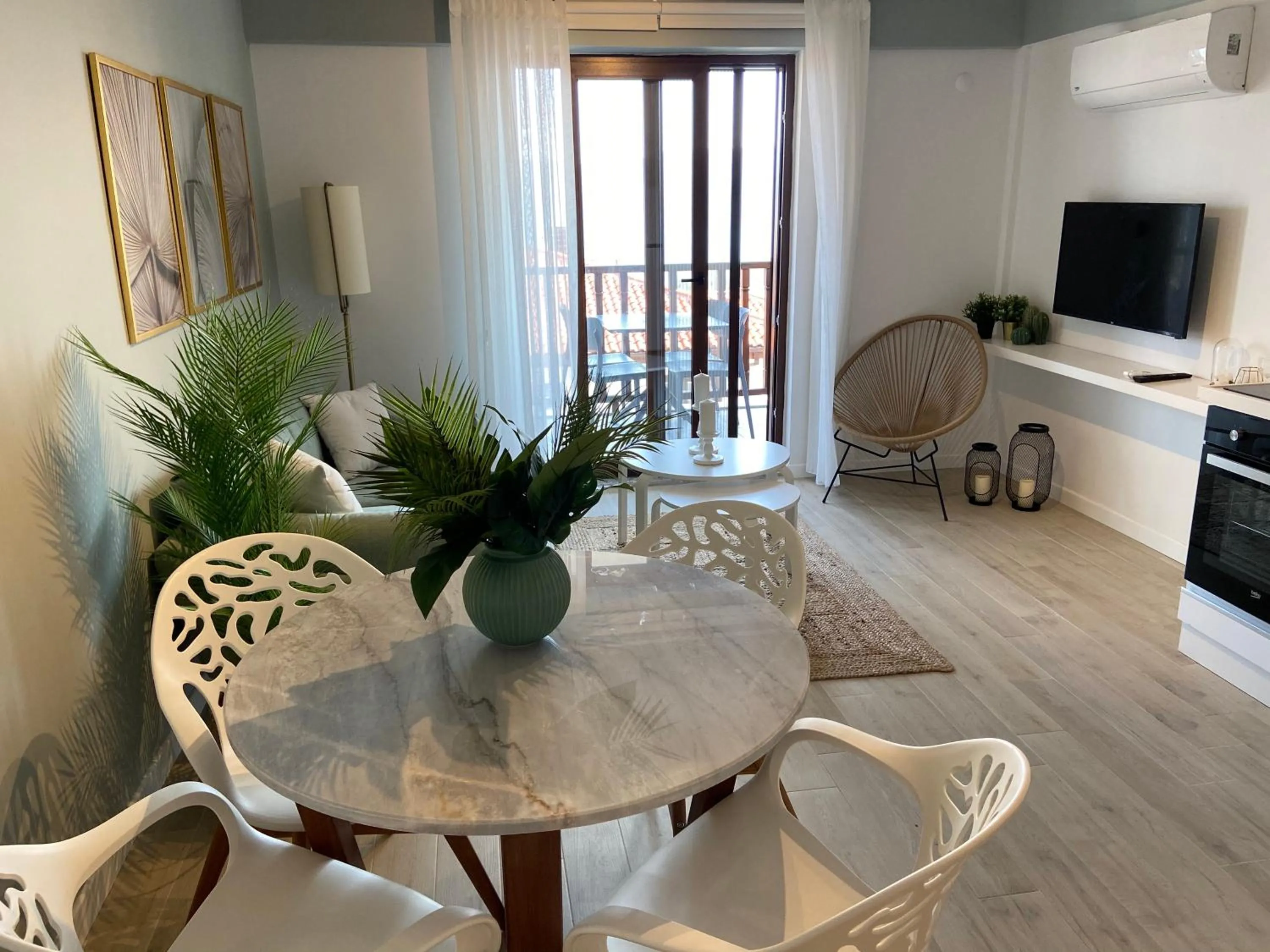 TV and multimedia in Verde Suites Akyaka