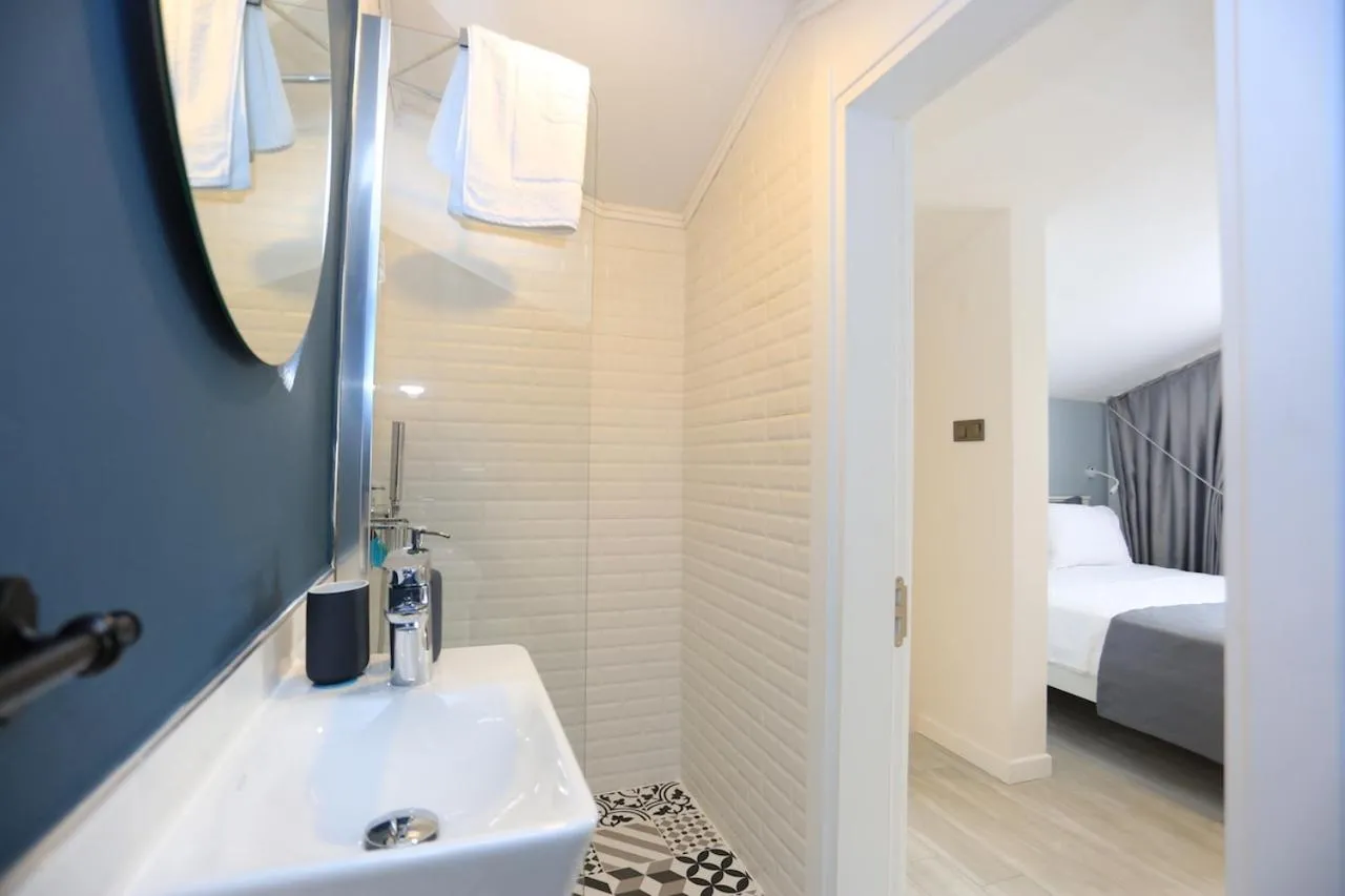 Shower, Bed in Verde Suites Akyaka