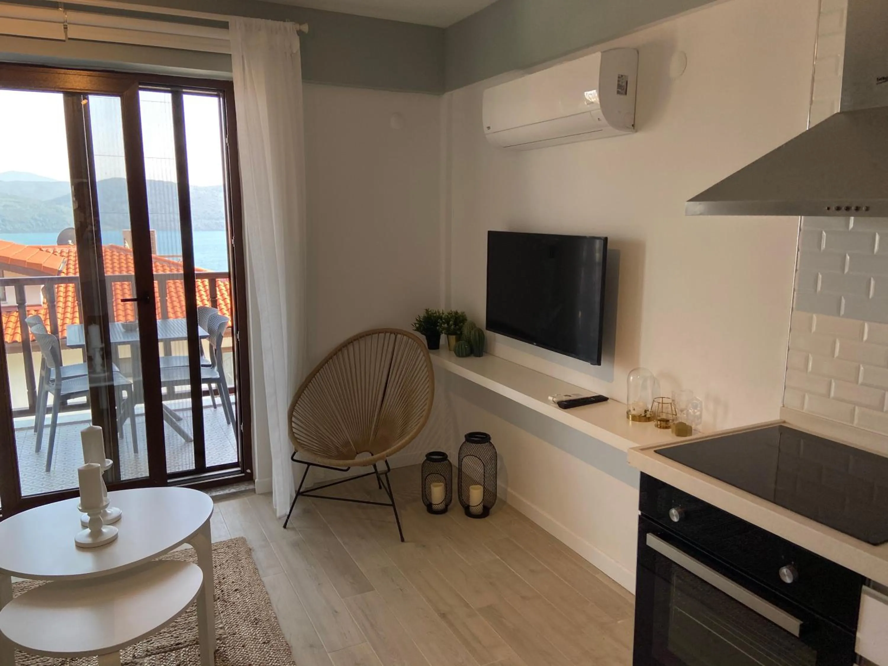 TV and multimedia in Verde Suites Akyaka