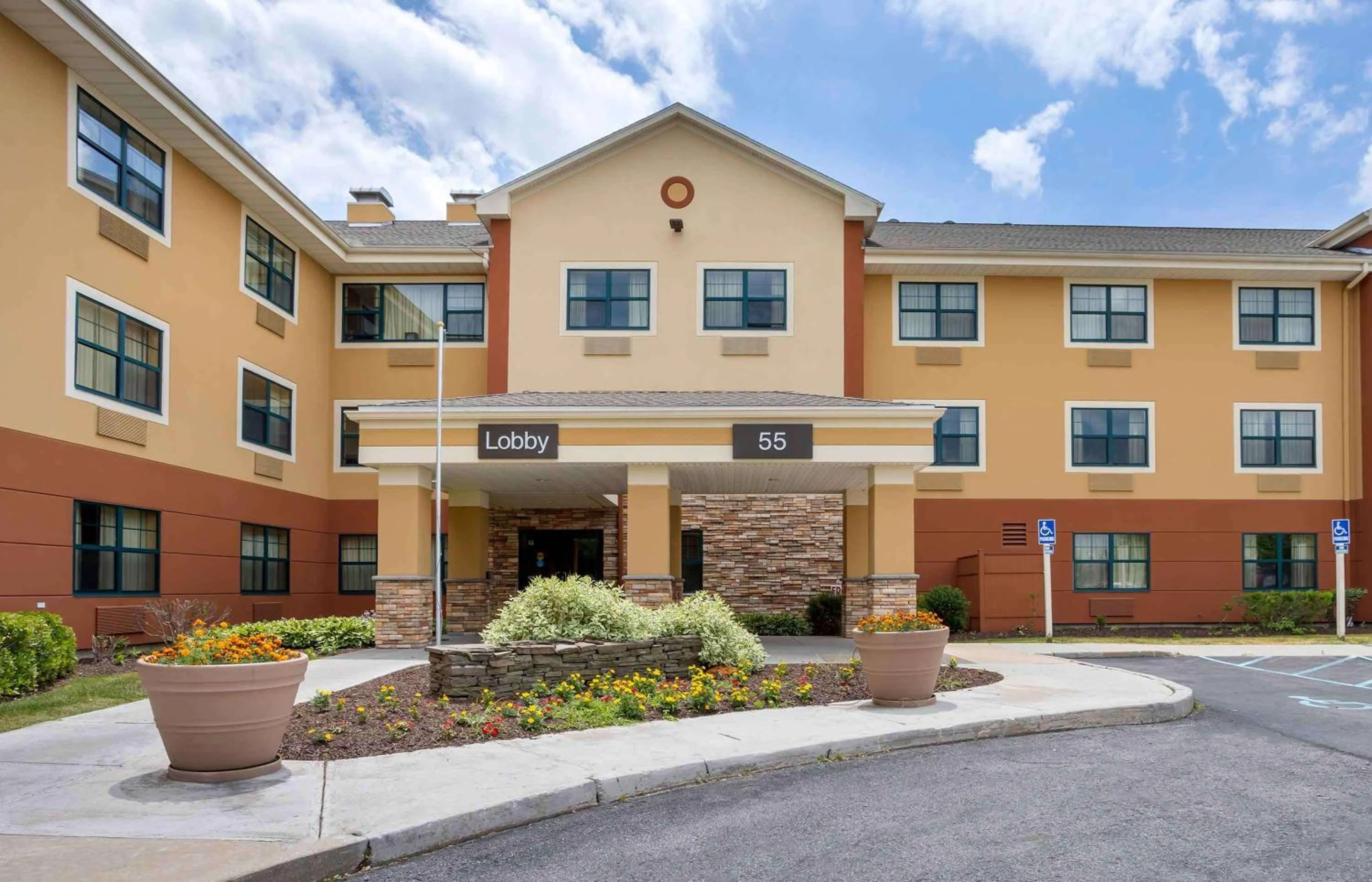 Property building in Extended Stay America Suites - Fishkill - Westage Center