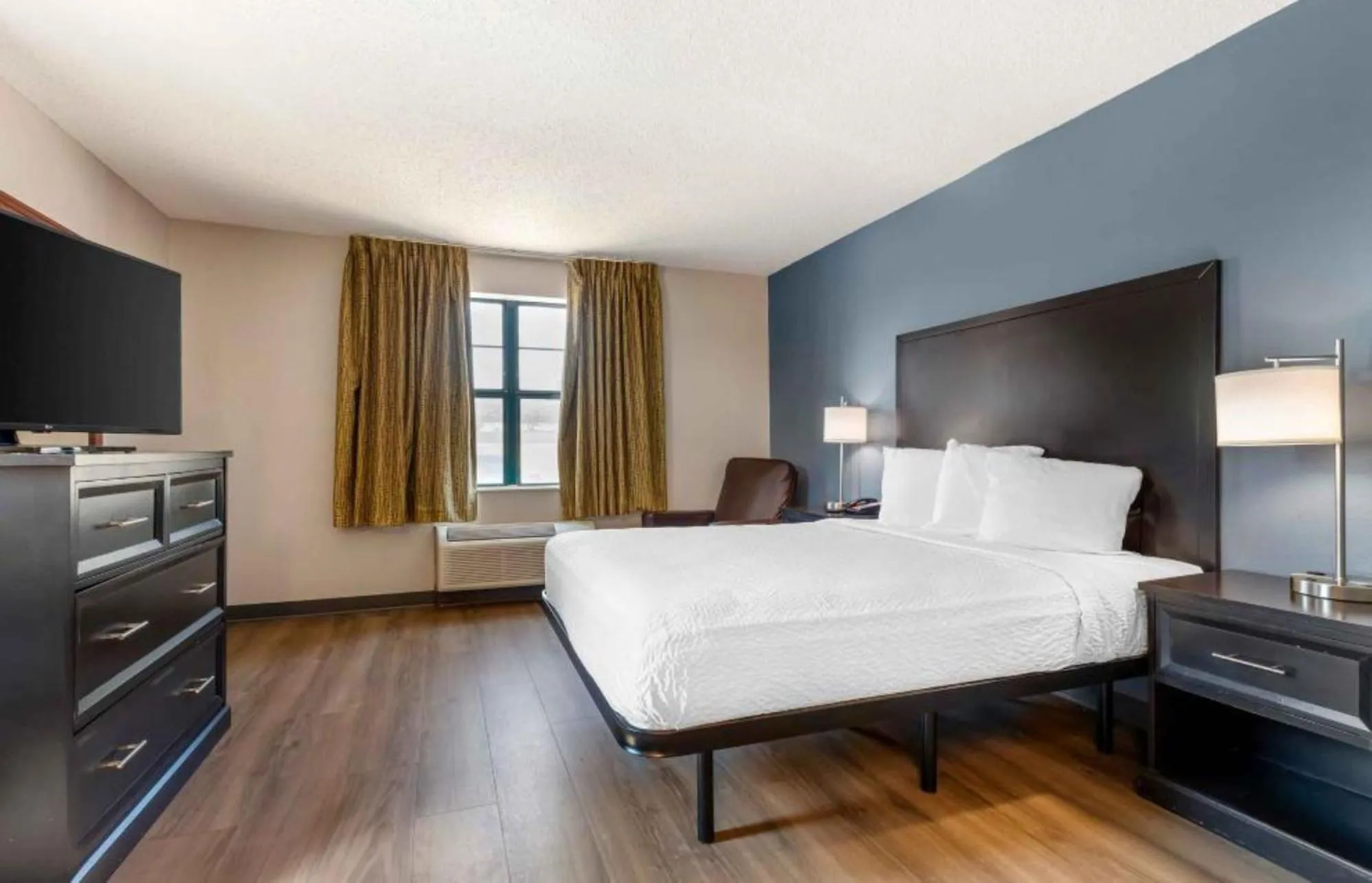 TV and multimedia, Bed in Extended Stay America Suites - Fort Worth - City View