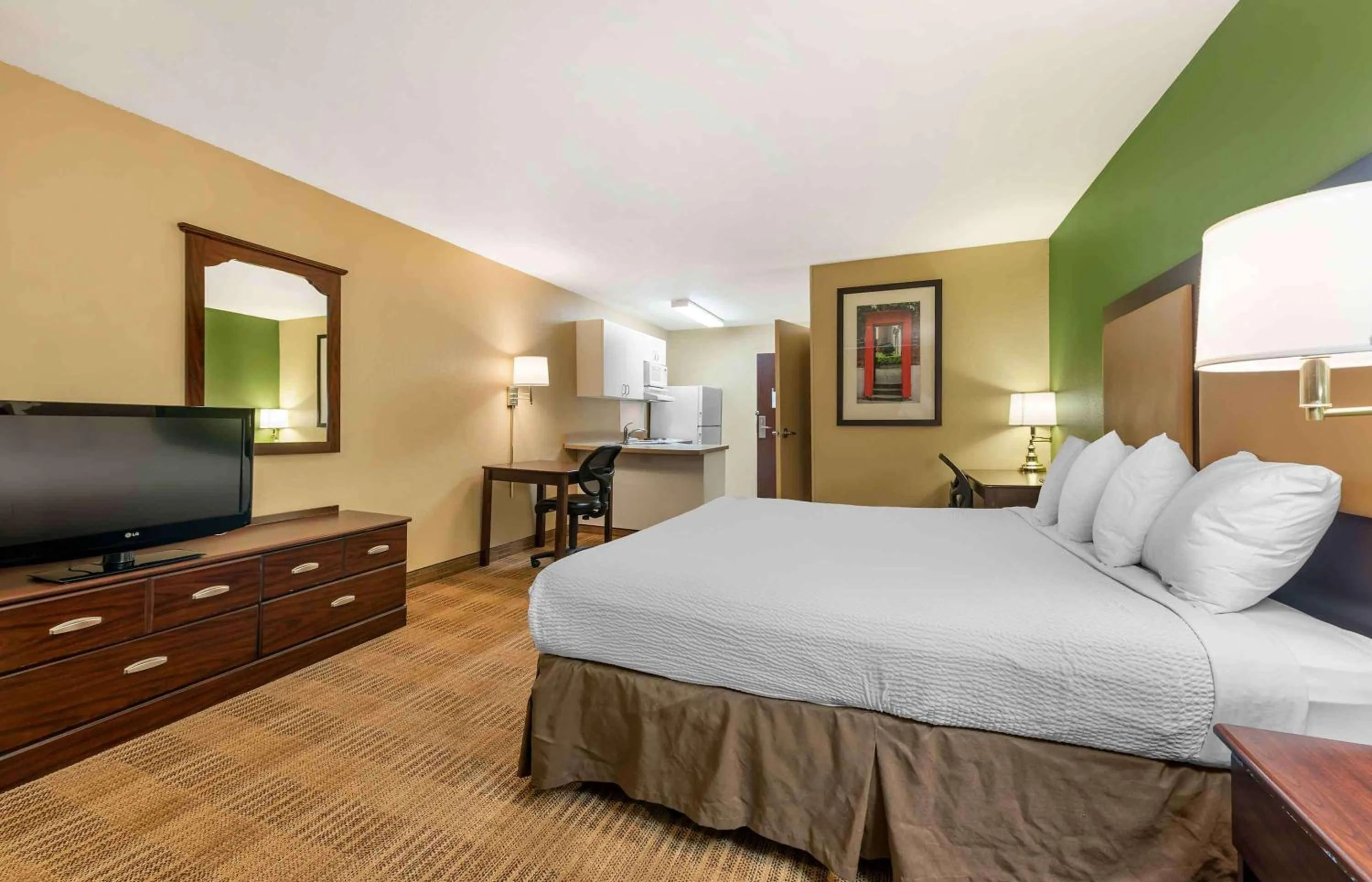 Bedroom, Bed in Extended Stay America Suites - Colorado Springs - West