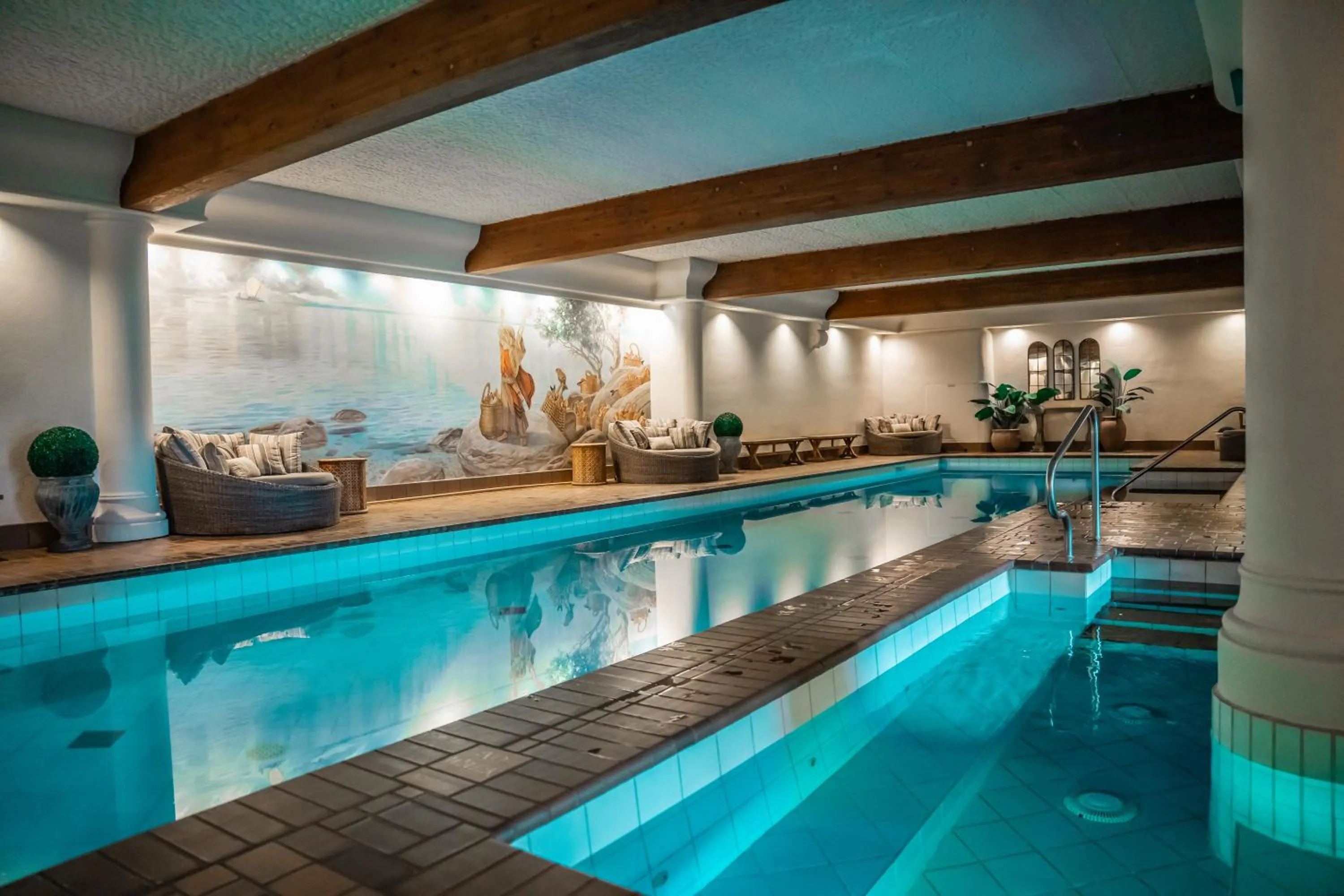 Swimming pool in Enzian Inn