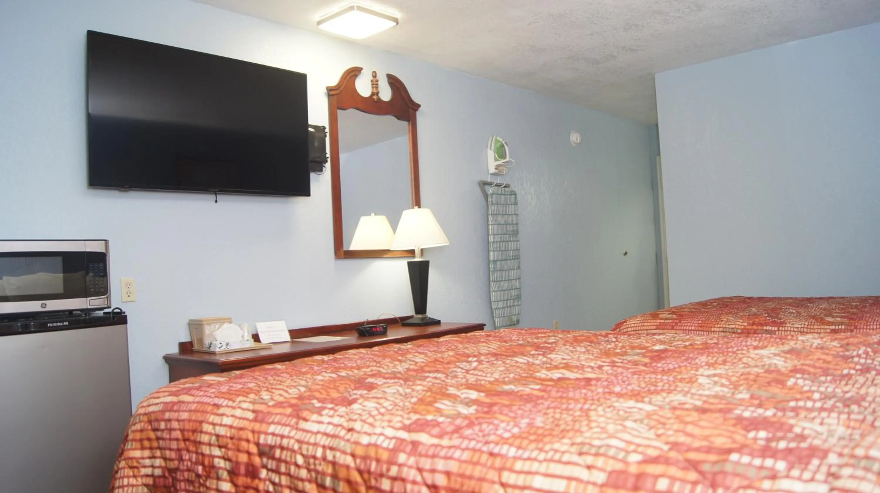 Bedroom, Bed in Holiday Lodge & Suites