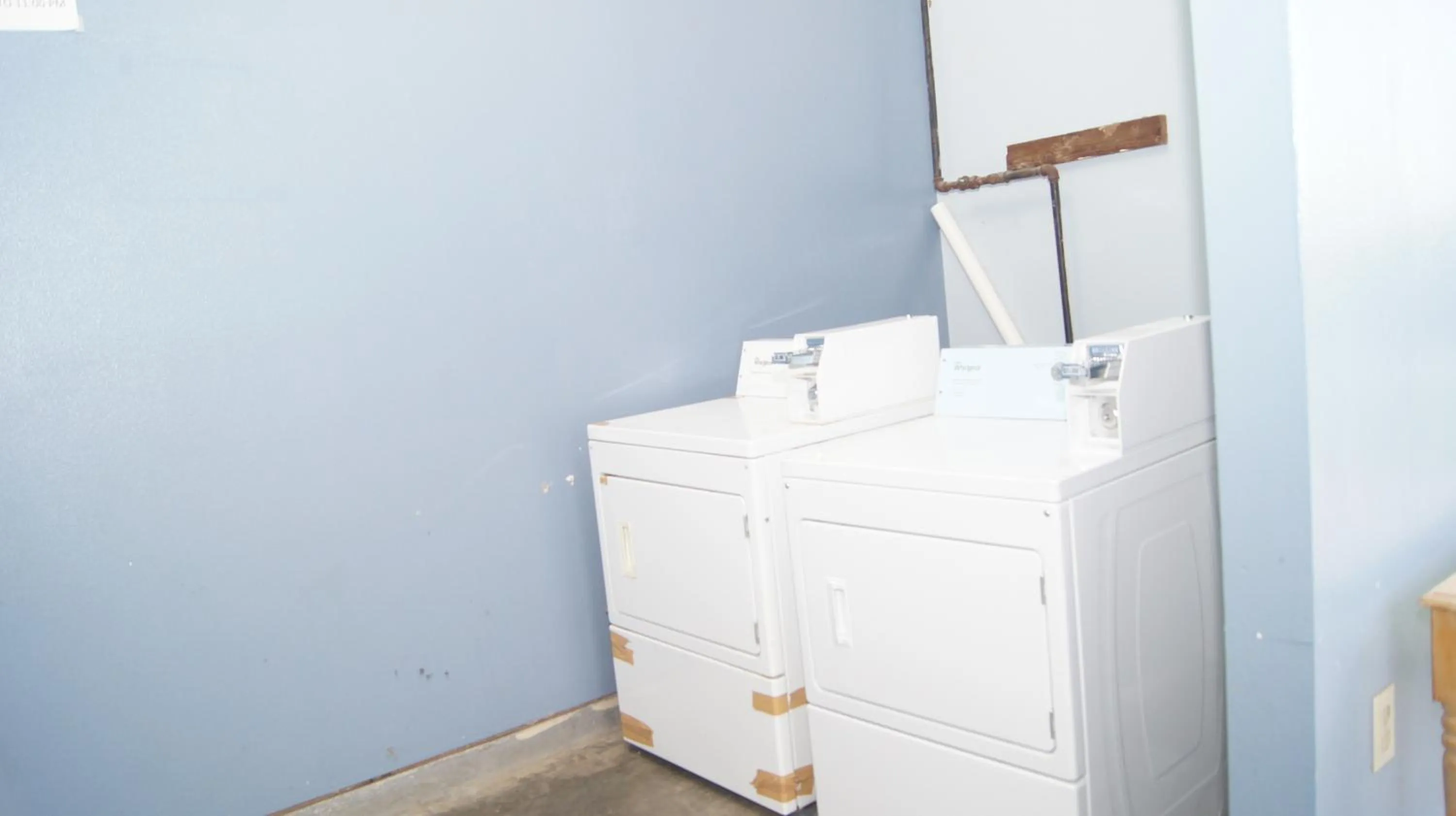 laundry in Holiday Lodge & Suites
