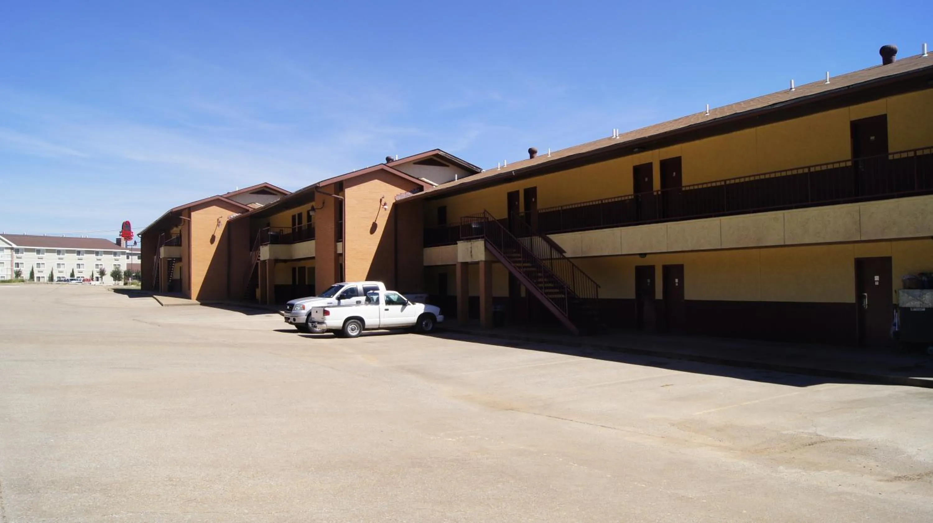 Facade/entrance in Holiday Lodge & Suites