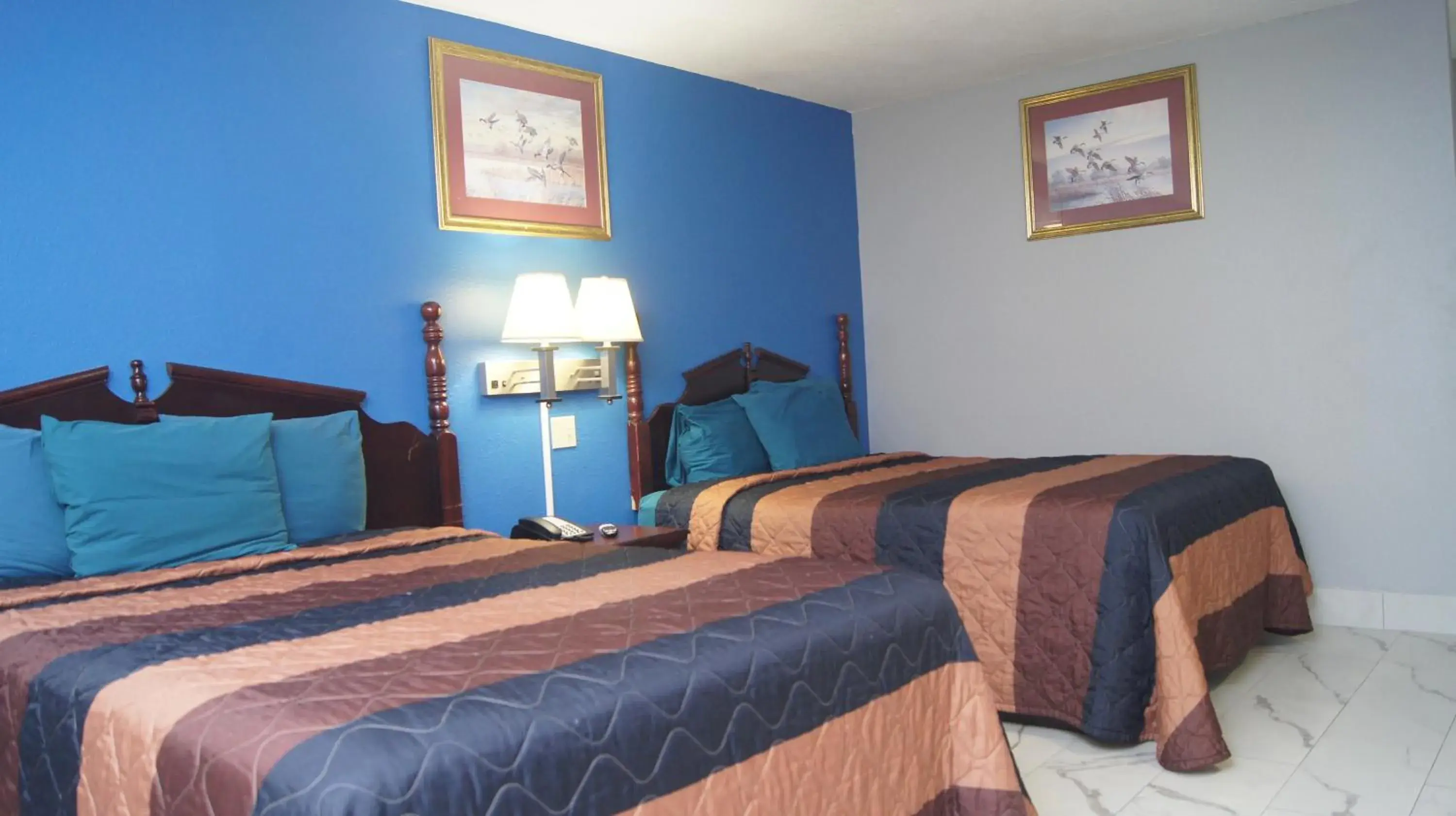 Two Beds Non-Smoking in Holiday Lodge & Suites Two Beds Non-Smoking in Holiday Lodge & Suites