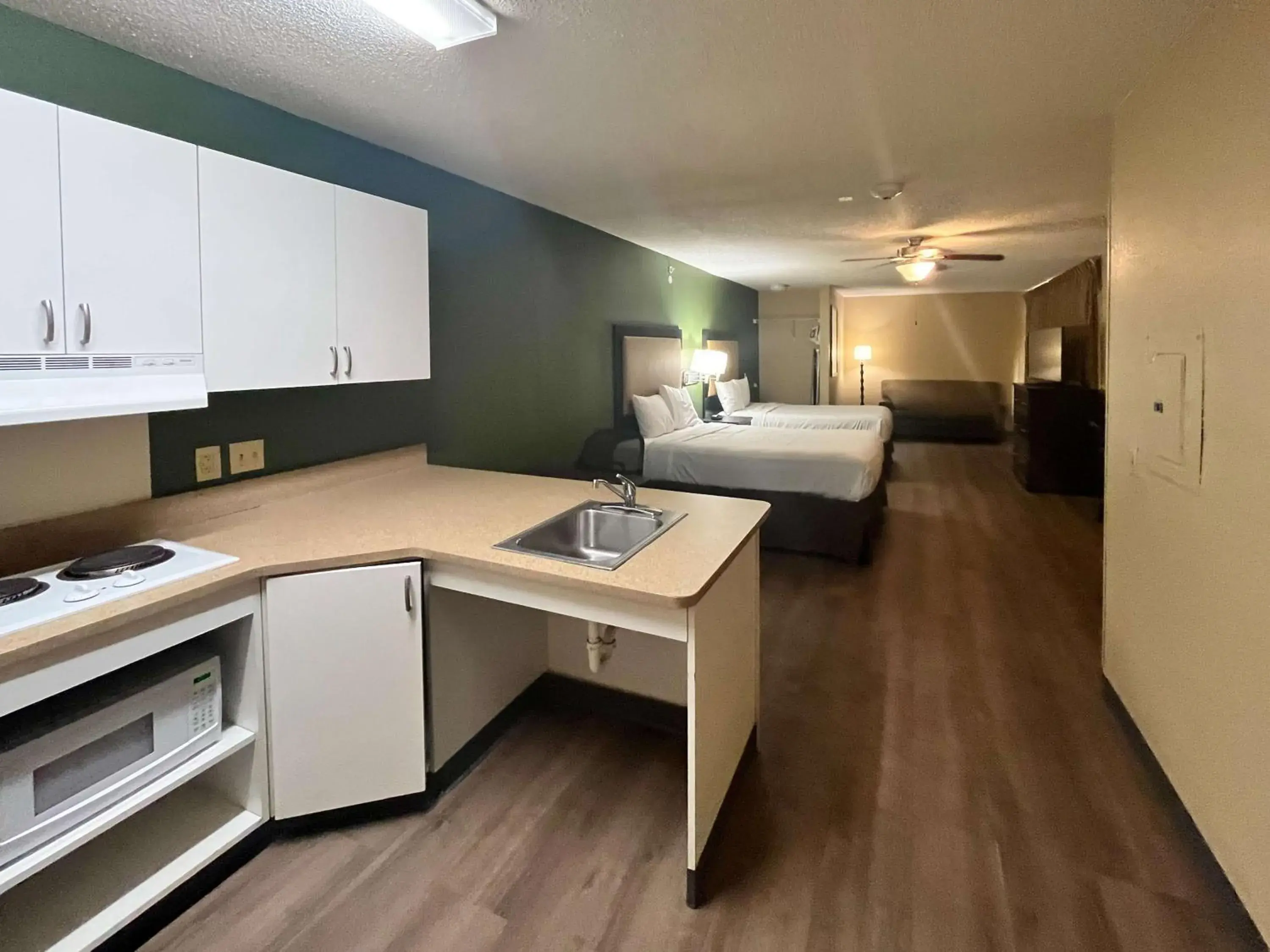 Bedroom, Bed in Studio 6 Memphis, TN East Memphis Bedroom, Bed in Studio 6 Memphis, TN East Memphis