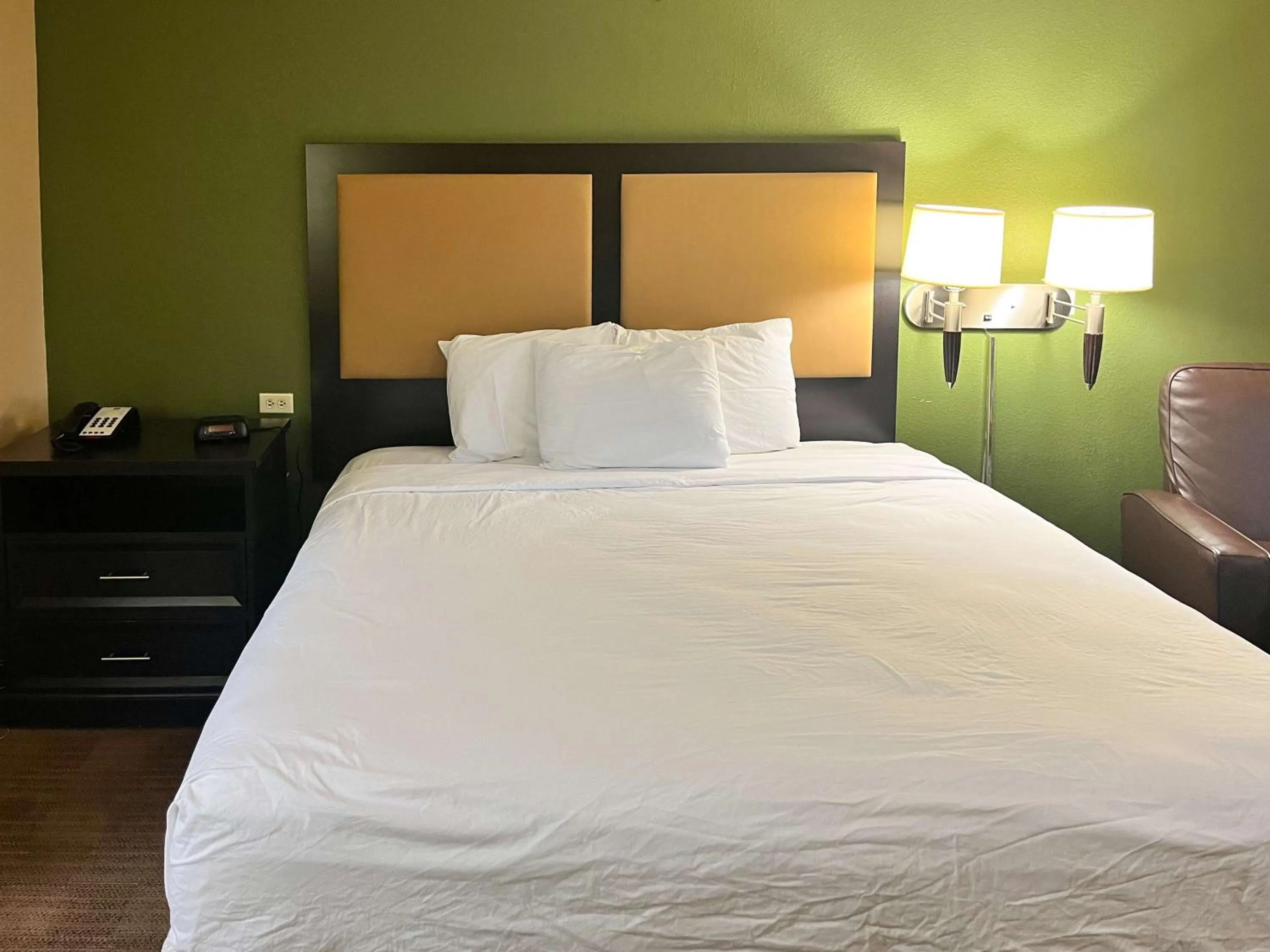 Bedroom, Bed in Studio 6 Memphis, TN East Memphis