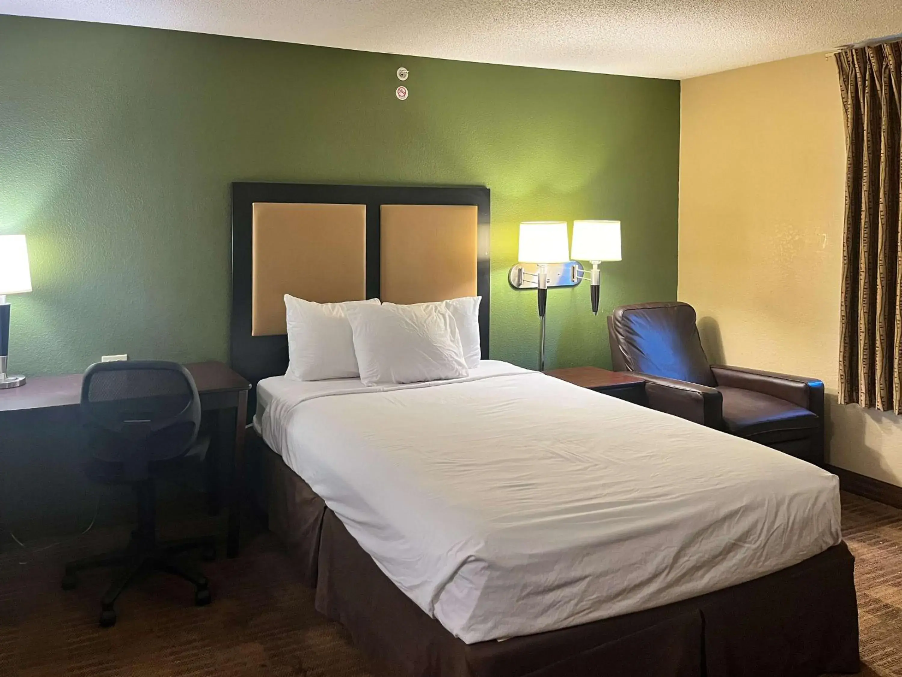 Bedroom, Bed in Studio 6 Memphis, TN East Memphis Bedroom, Bed in Studio 6 Memphis, TN East Memphis