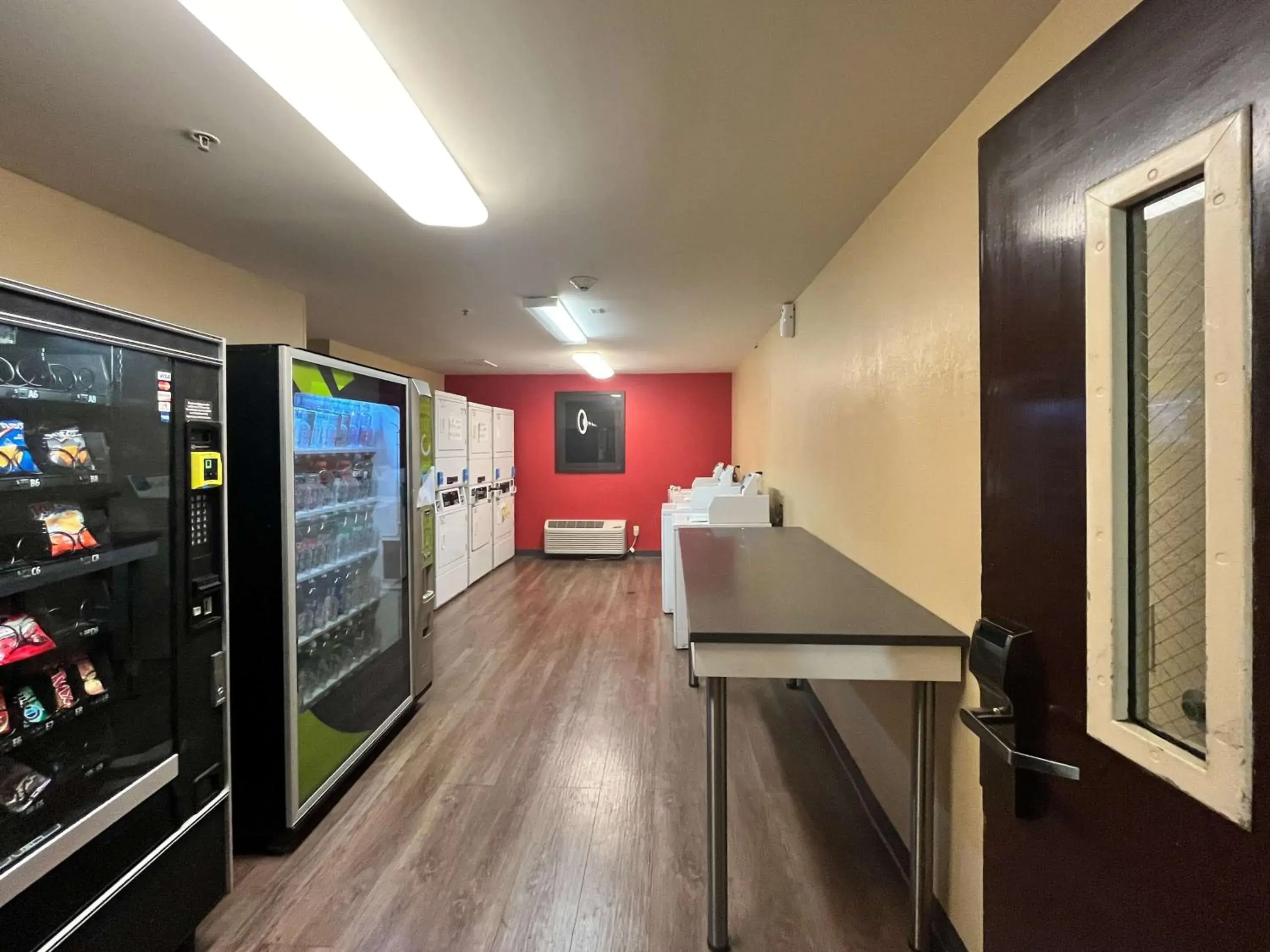 Property building in Studio 6 Memphis, TN East Memphis Property building in Studio 6 Memphis, TN East Memphis