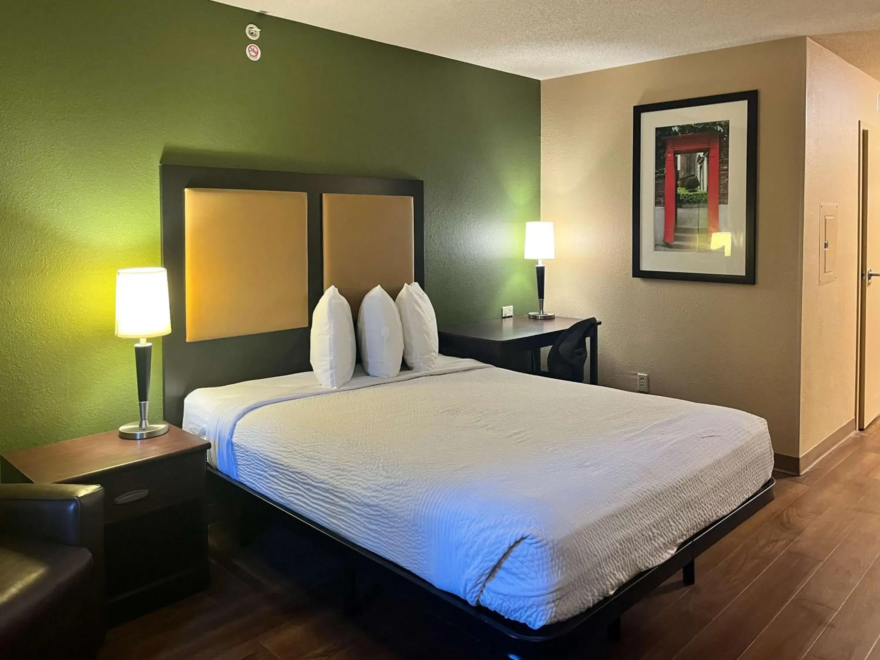 Bedroom, Bed in Studio 6 Memphis, TN East Memphis Bedroom, Bed in Studio 6 Memphis, TN East Memphis