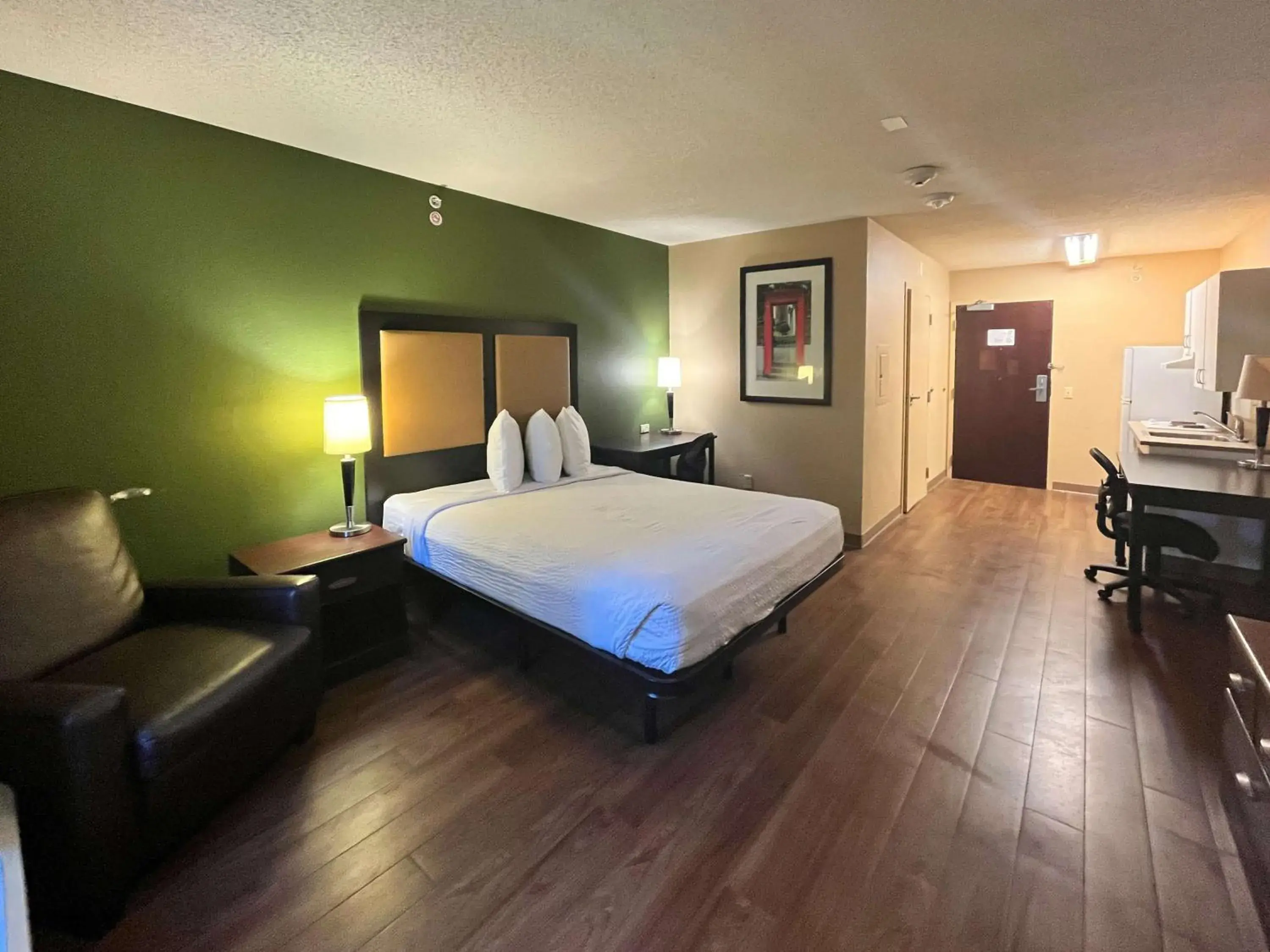 Bedroom, Bed in Studio 6 Memphis, TN East Memphis Bedroom, Bed in Studio 6 Memphis, TN East Memphis