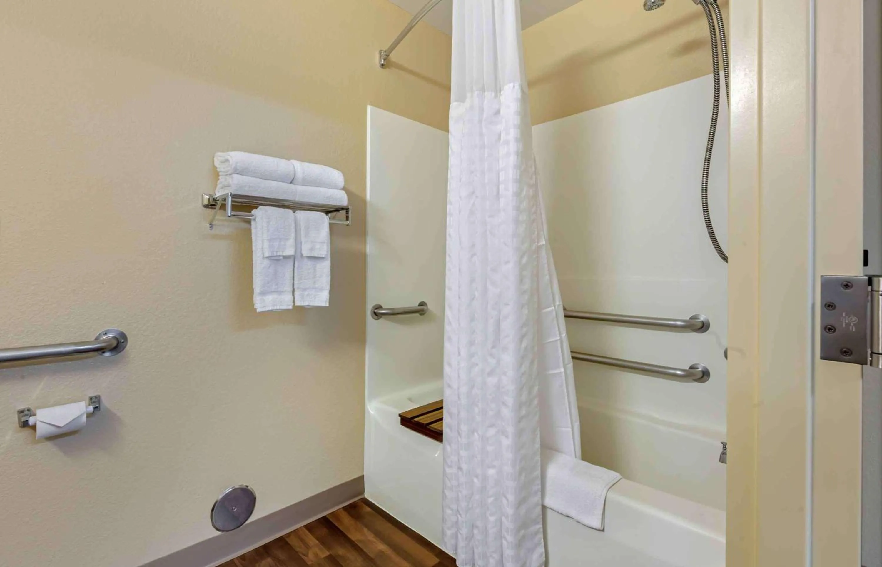 Bathroom in Extended Stay America Suites - Rockford - I-90