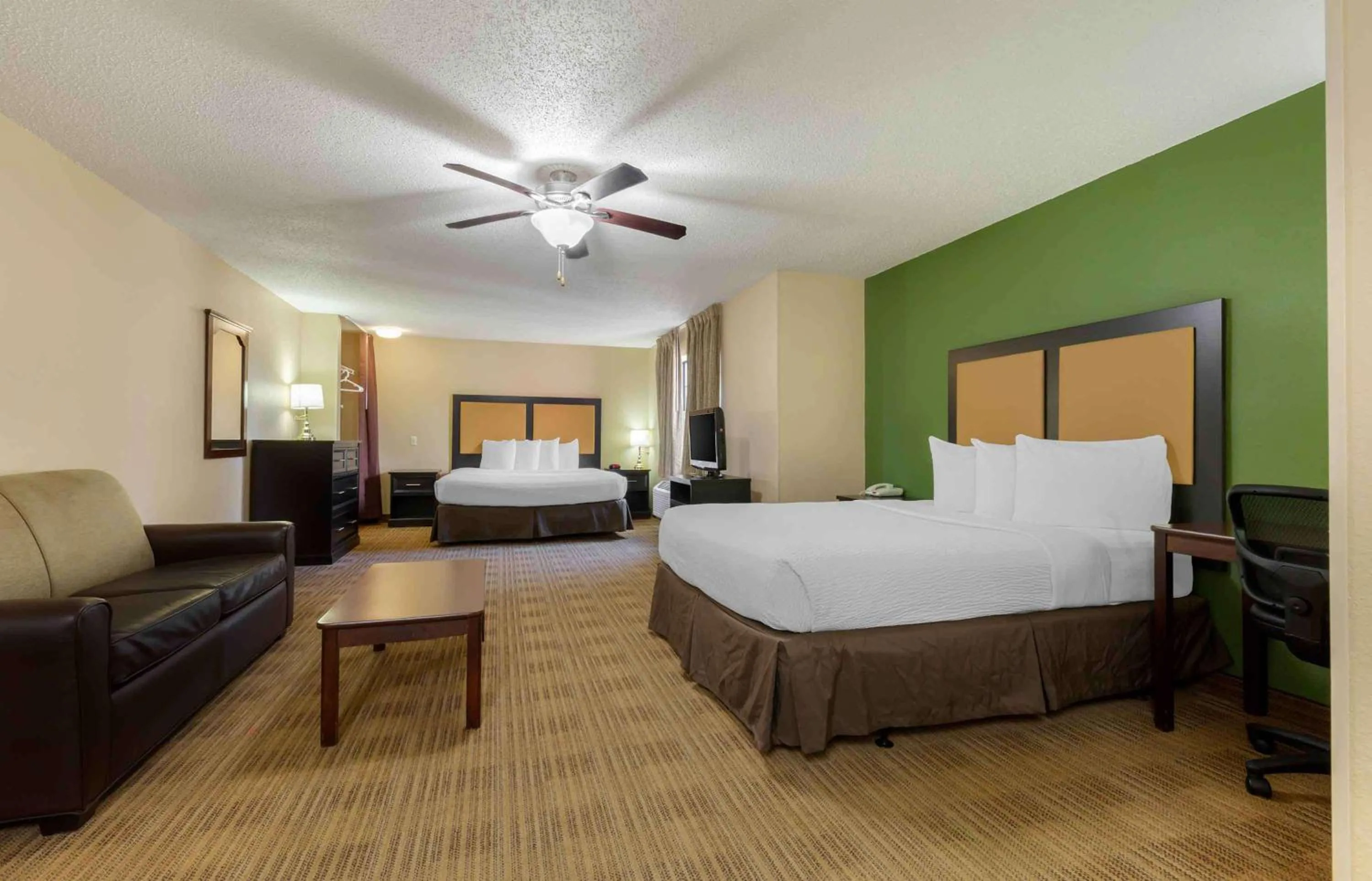 Bedroom, Bed in Extended Stay America Suites - Rockford - I-90