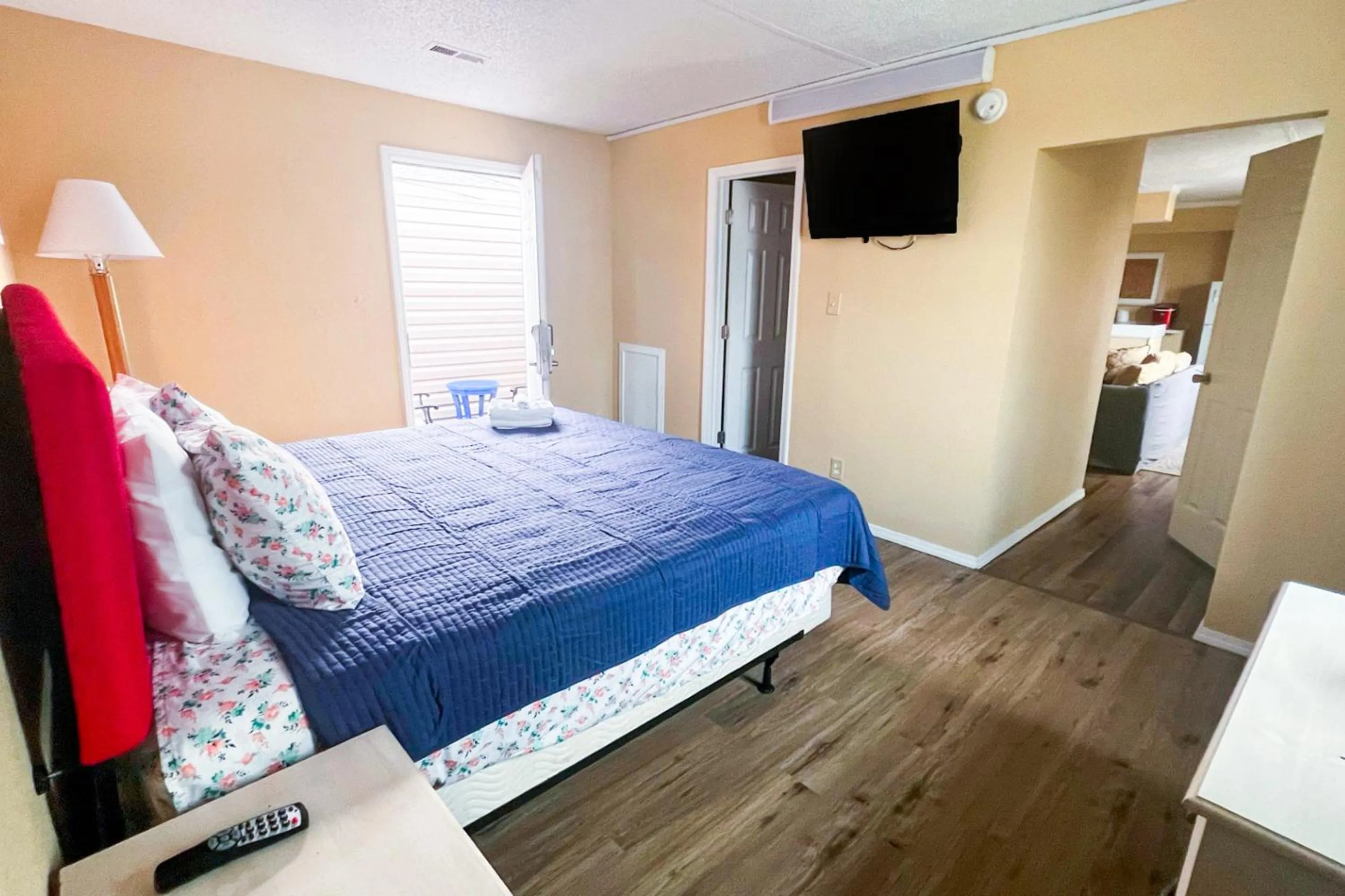 Bedroom in Crepe Myrtle by OYO