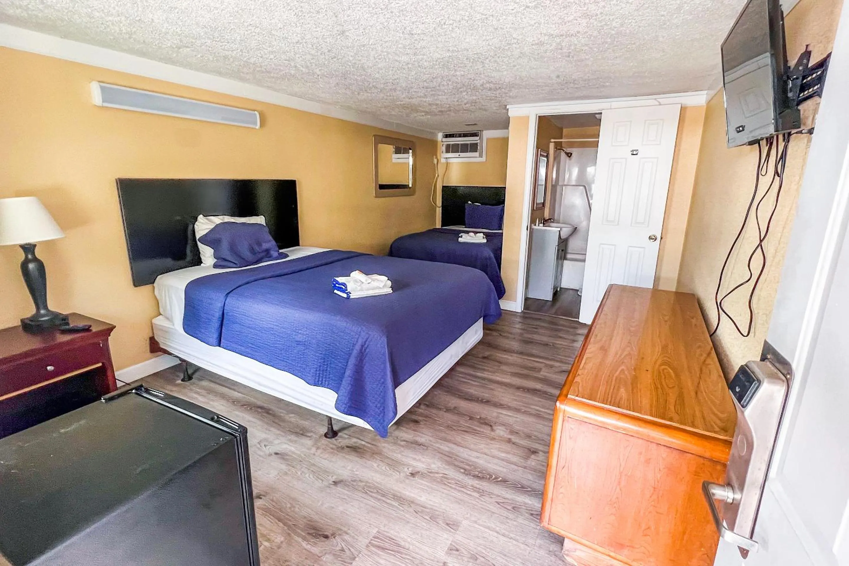 Bedroom in Crepe Myrtle by OYO