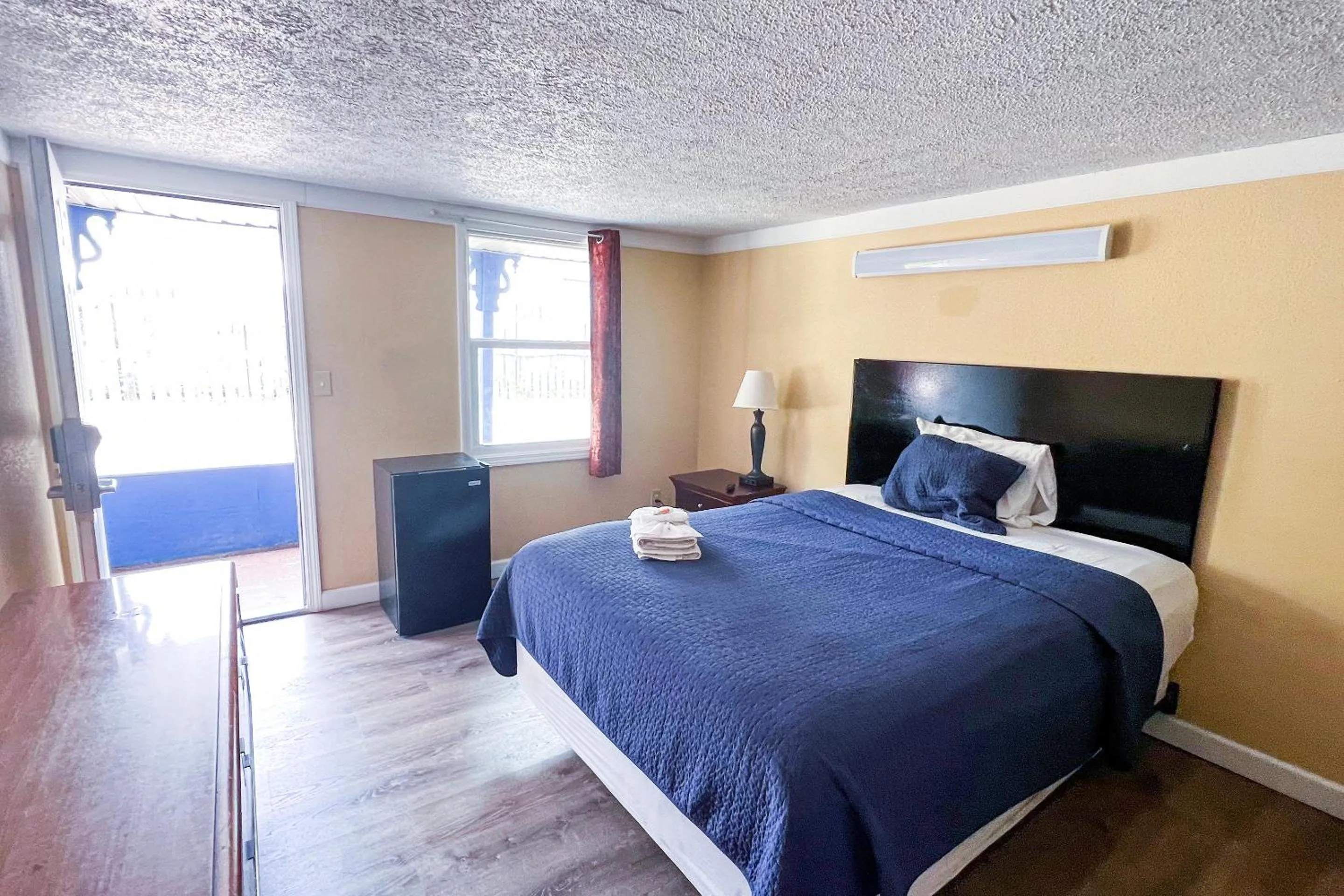 Bedroom in Crepe Myrtle by OYO