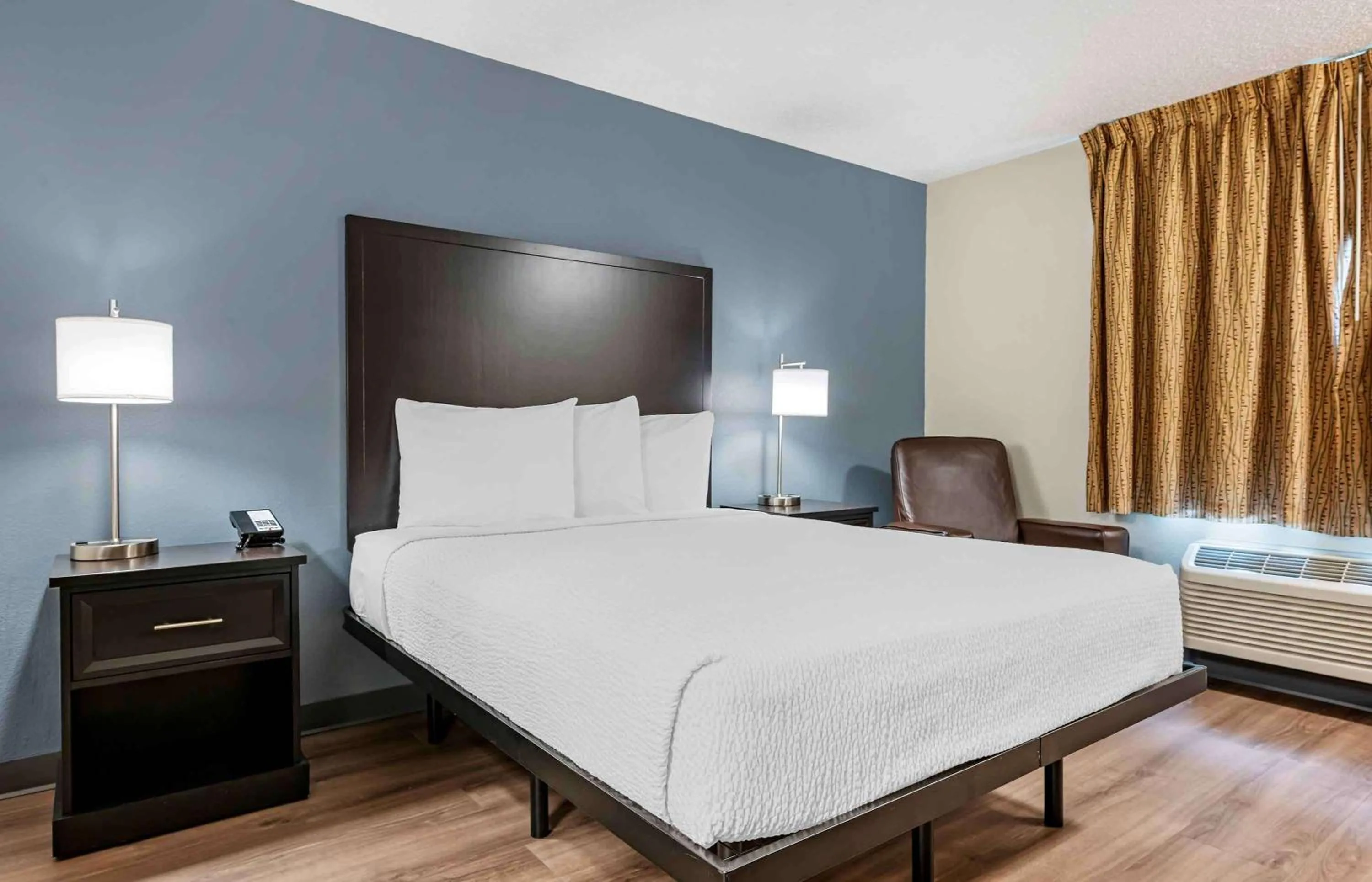Bedroom, Bed in Extended Stay America Suites - Dayton - North