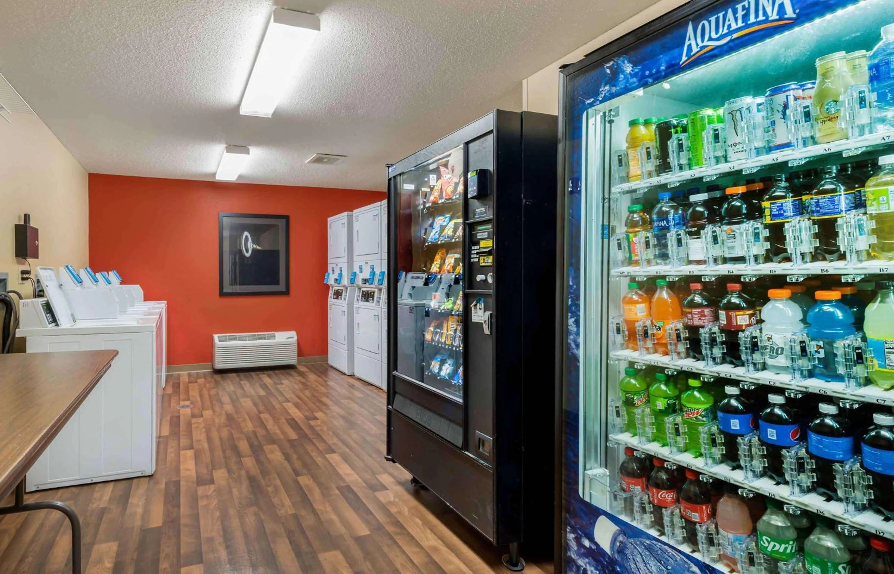 Property building in Extended Stay America Select Suites - Minneapolis - Eden Prairie - Valley View Road