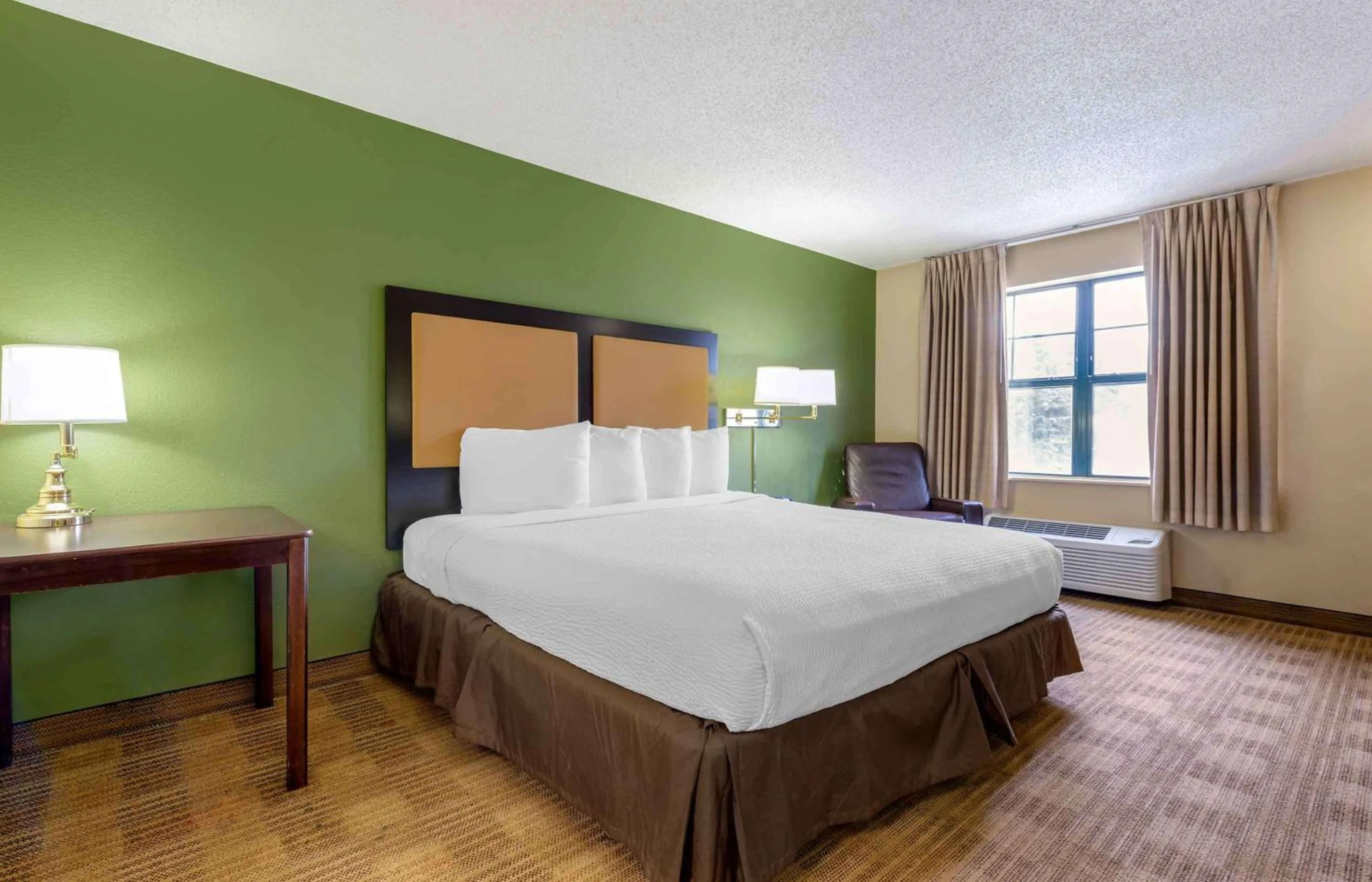 Bedroom in Extended Stay America Select Suites - Minneapolis - Eden Prairie - Valley View Road