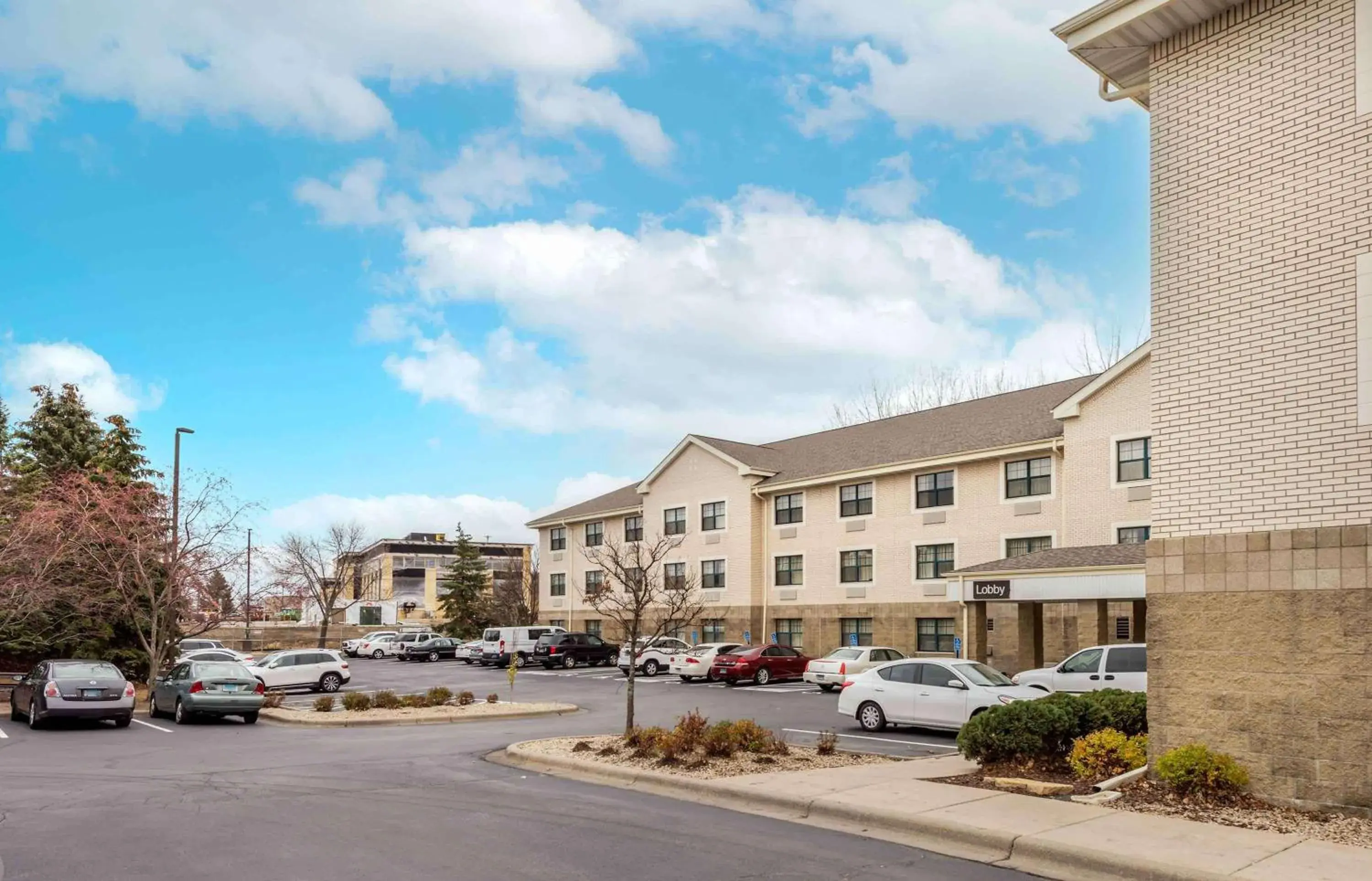 Property building in Extended Stay America Select Suites - Minneapolis - Eden Prairie - Valley View Road