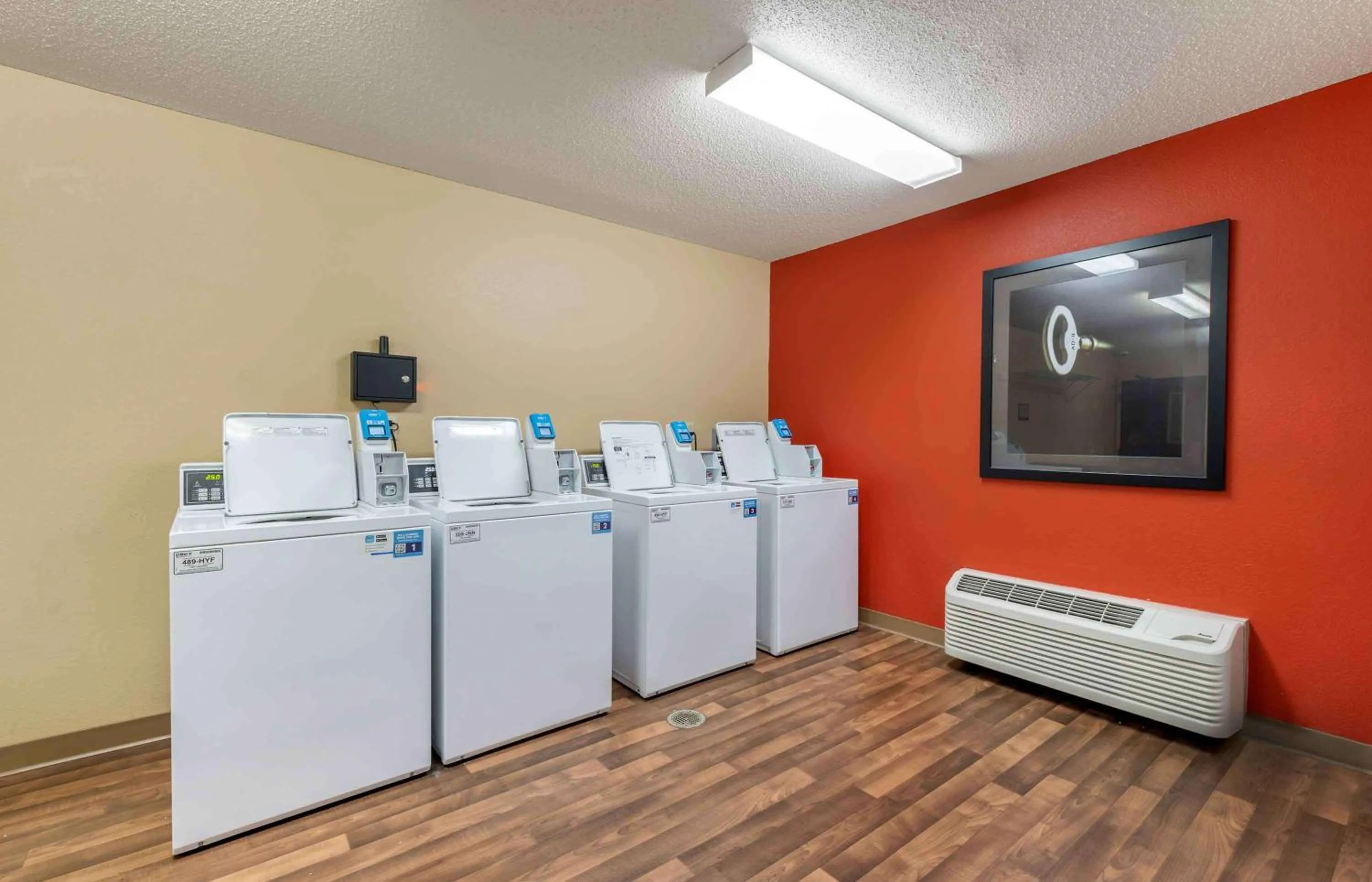 Property building in Extended Stay America Select Suites - Minneapolis - Eden Prairie - Valley View Road