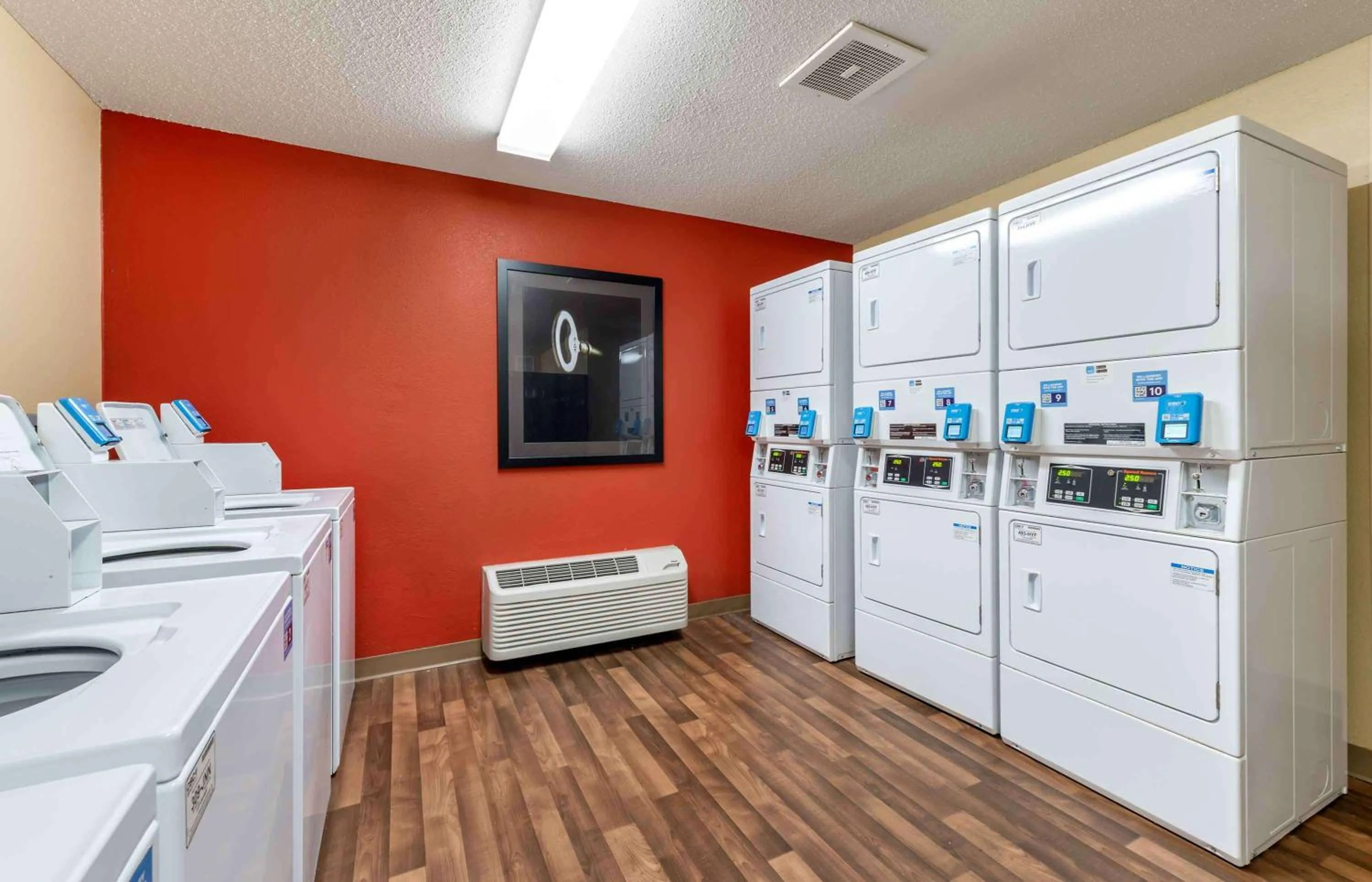 Property building in Extended Stay America Select Suites - Minneapolis - Eden Prairie - Valley View Road