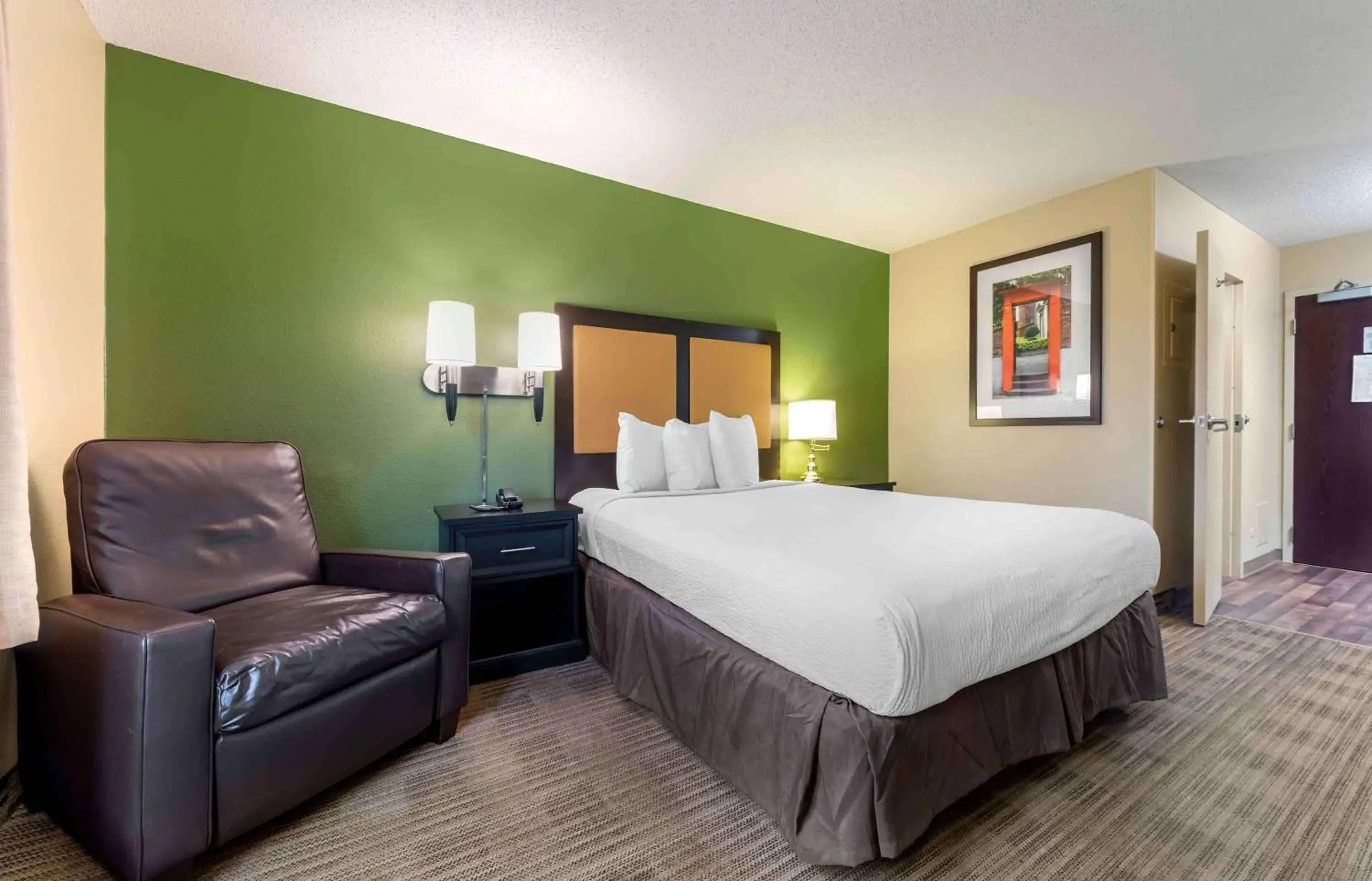 Bedroom in Extended Stay America Select Suites - Minneapolis - Eden Prairie - Valley View Road
