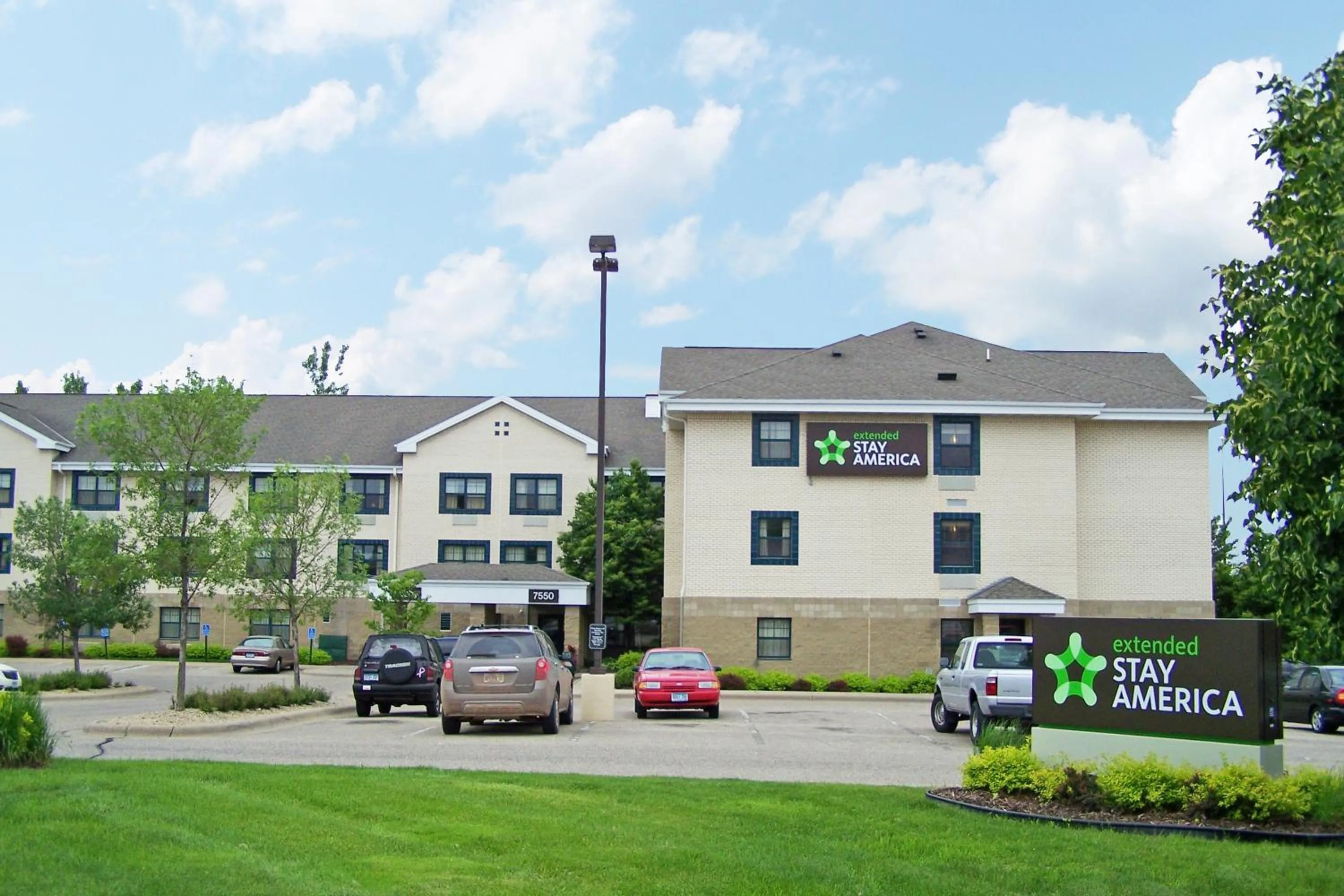 Property building in Extended Stay America Select Suites - Minneapolis - Eden Prairie - Valley View Road