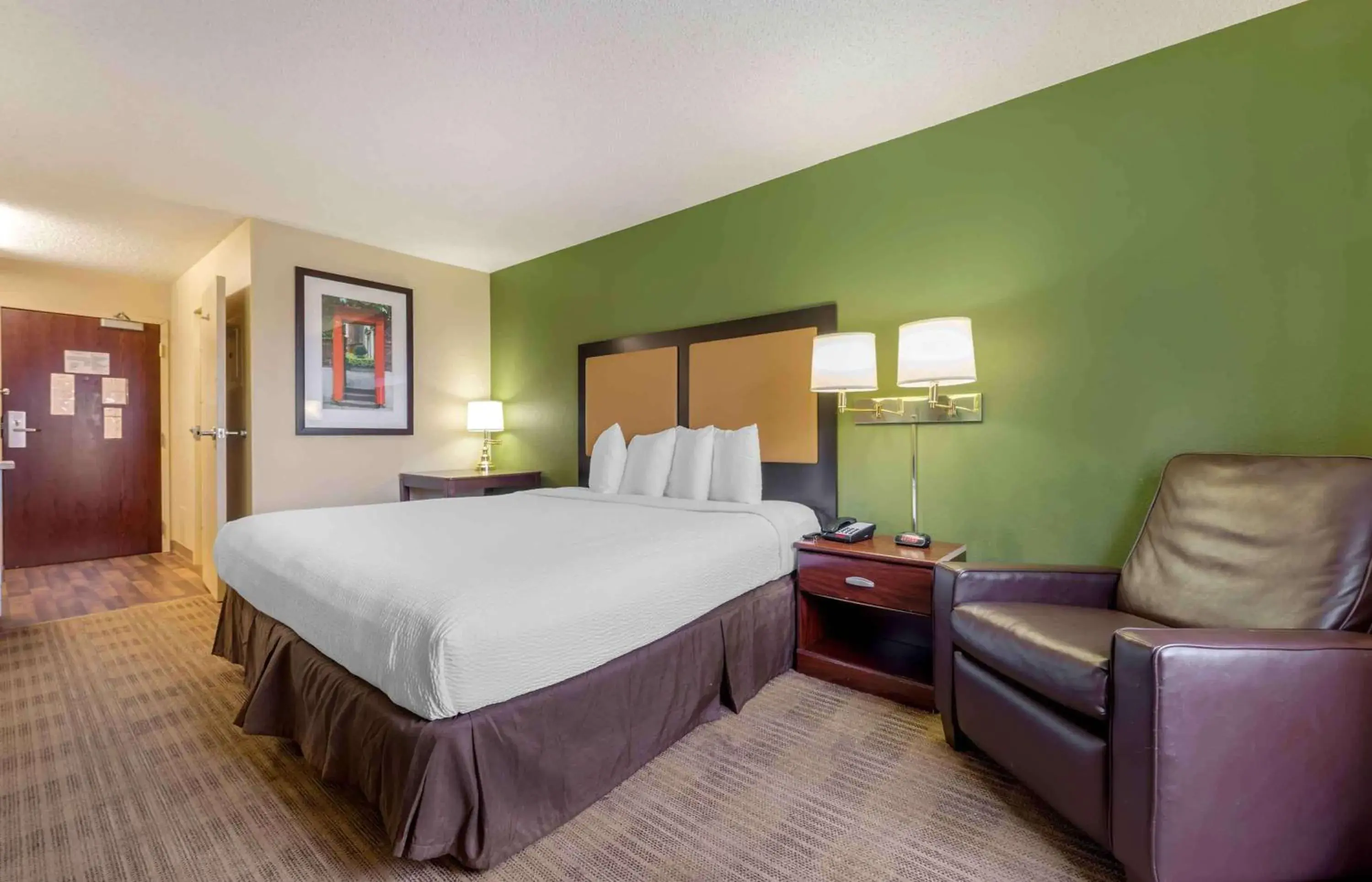 Bedroom in Extended Stay America Select Suites - Minneapolis - Eden Prairie - Valley View Road